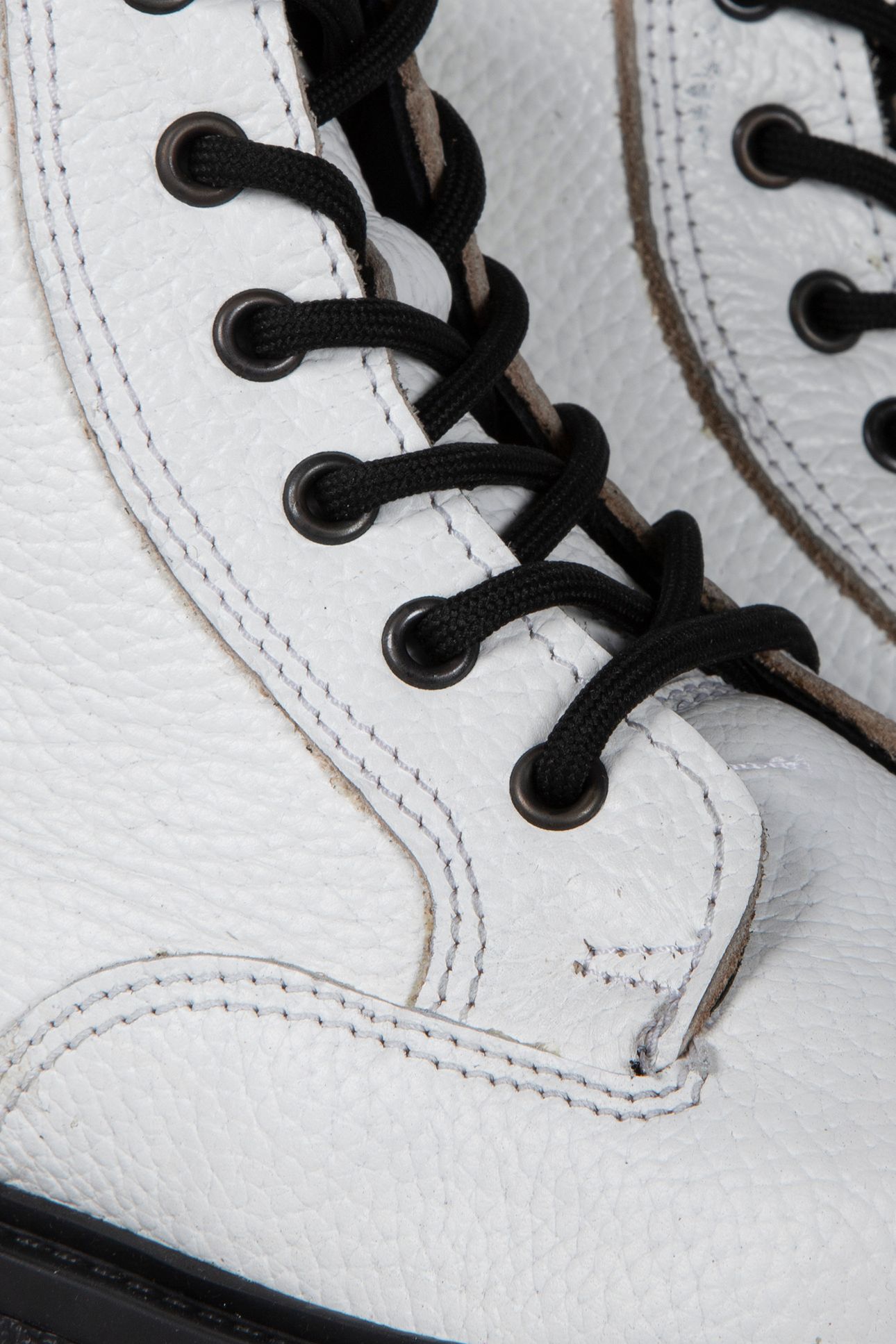 DECHASE – GUZO WHITE EMBOSSED 4