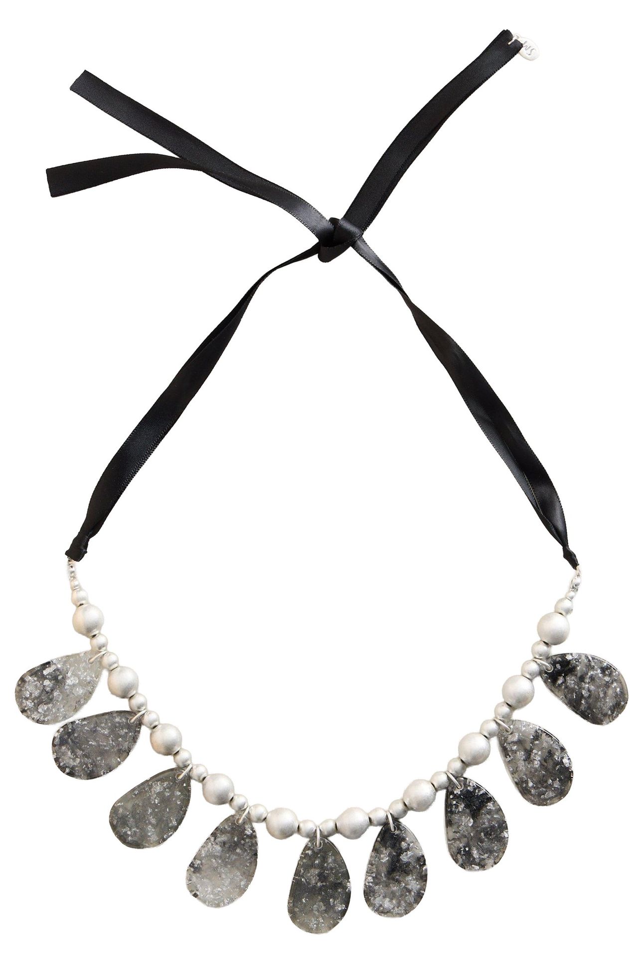 DAISY RESIN RIBBON NECKLACE DUSTY GREY 1