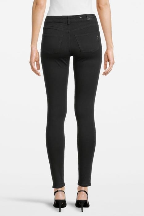 ESSENTIALS - HAUT - STAY BLACK 3