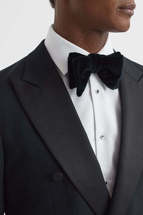 DEAL-DB NAVY BLAZER — THE MODEL IS WEARING A SIZE 38 5