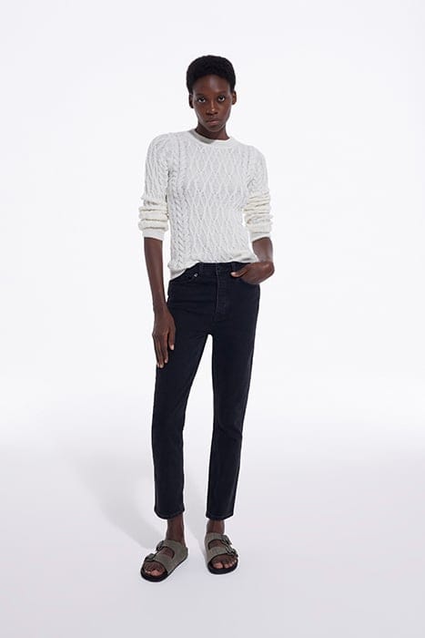ROUND-NECK CABLE WOOL SWEATER WHITE 3