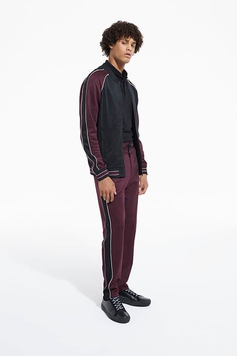 JOGGING AVEC BANDES CONTRASTEES ET PIPING BURGUNDY 3