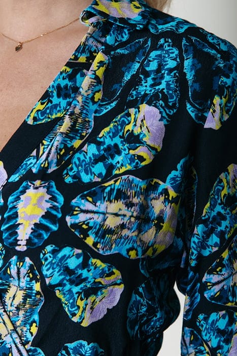 LEA DIGITAL FLOWER WRAP MIDI DRESS LS LIGHT BLUE 3