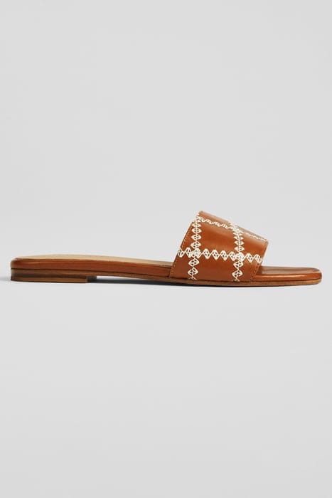 FLS SLIPPERS SADDLE 1