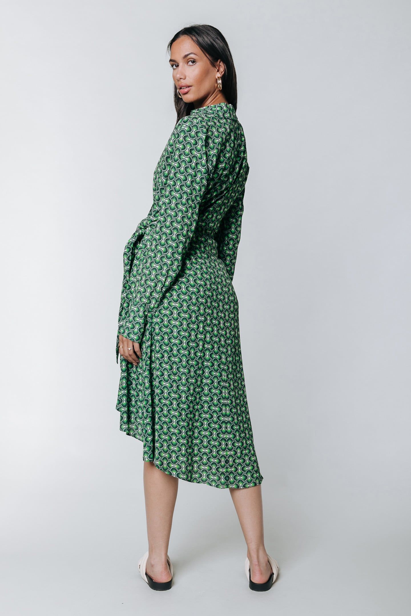 LEA GRAPHIC WRAP MIDI DRESS BLACK 2