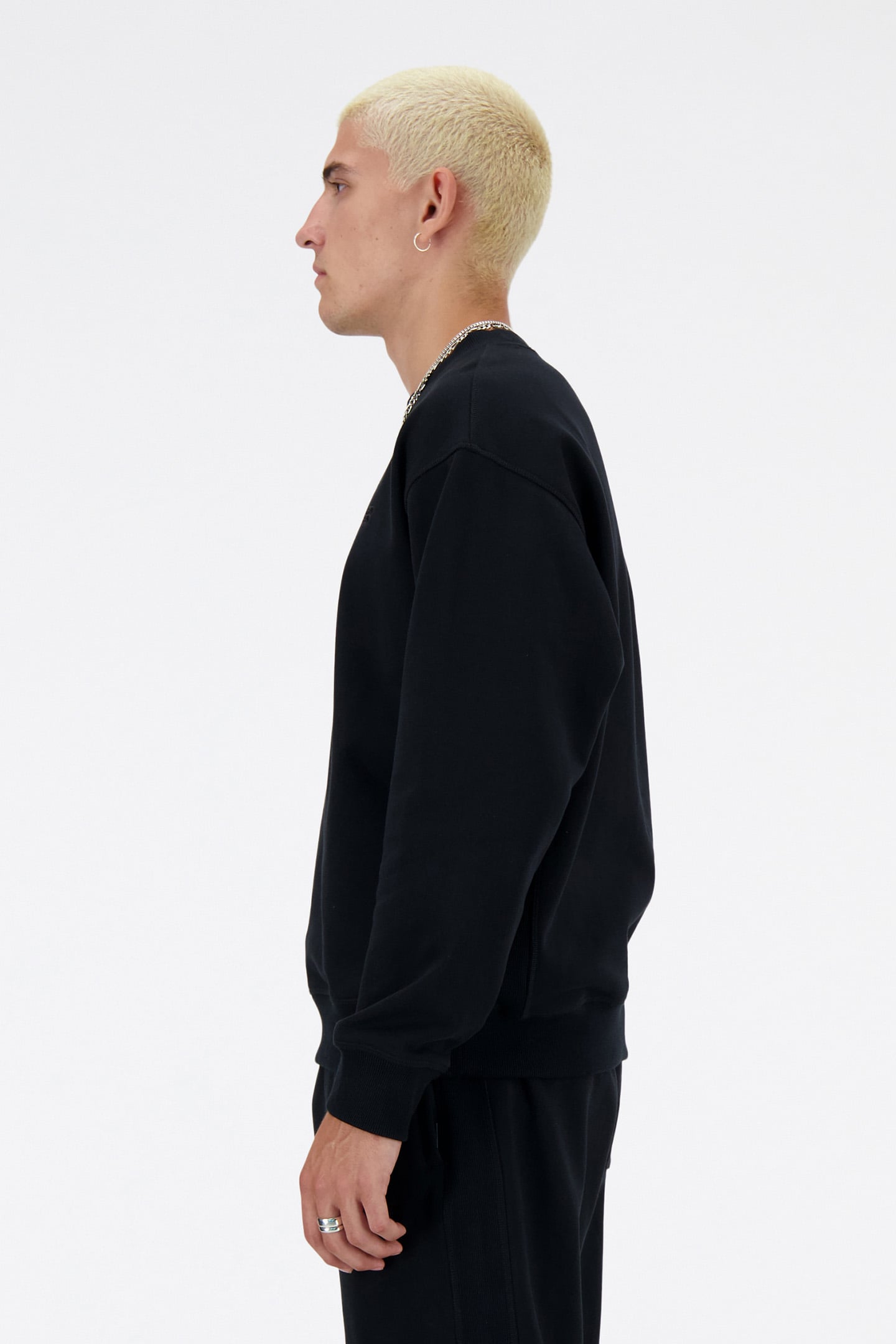 NB CREW NECK SWEATSHIRT IN BLACK (BK) 4