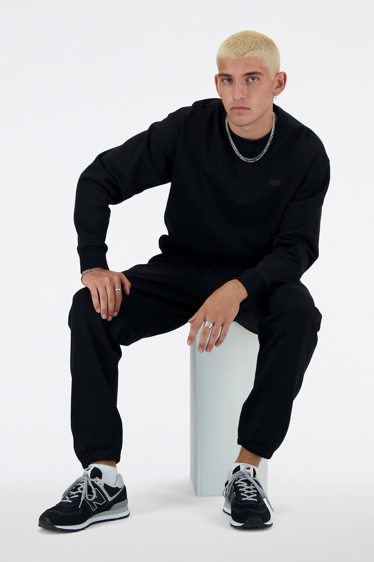 NB CREW NECK SWEATSHIRT IN BLACK (BK) 5