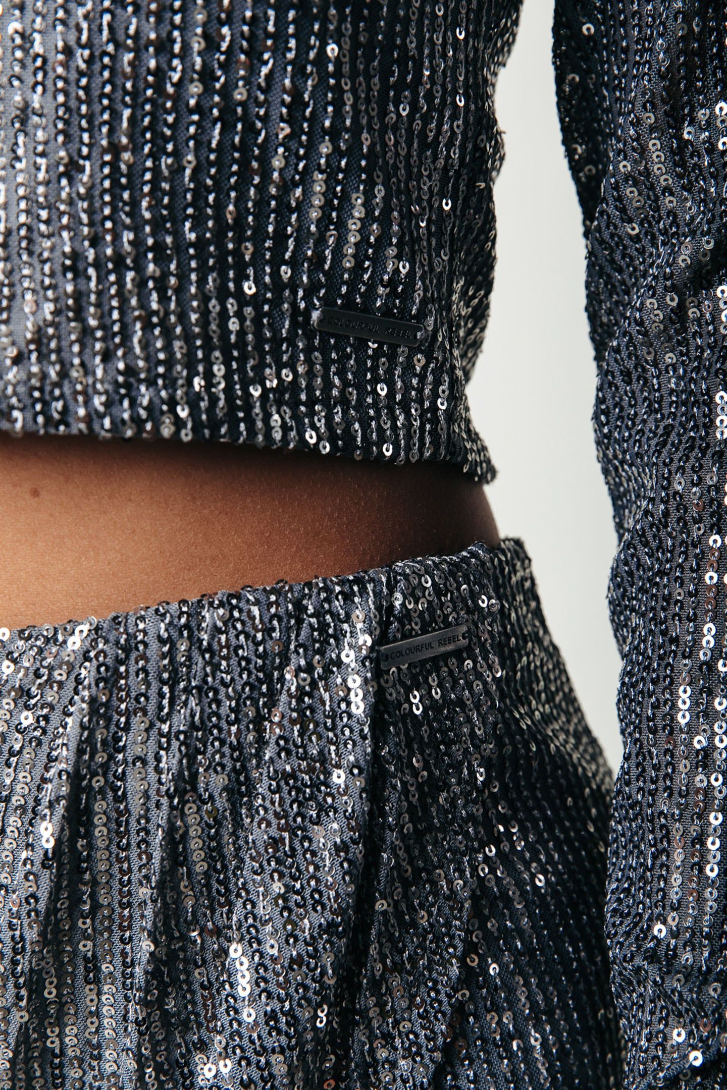 JEWEL SEQUINS CROPPED TURTLENECK TOP SILVER 5