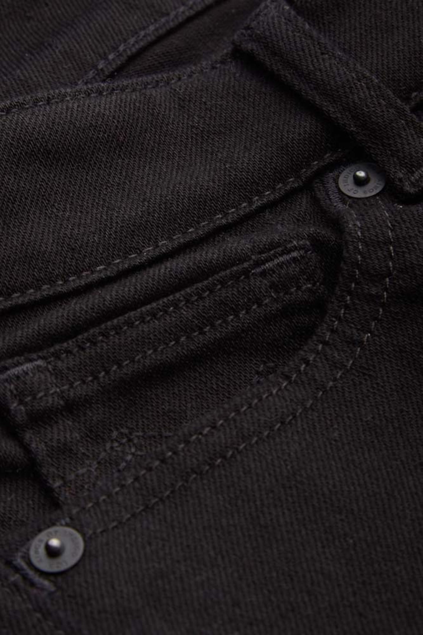 EMI STAY BLACK 4