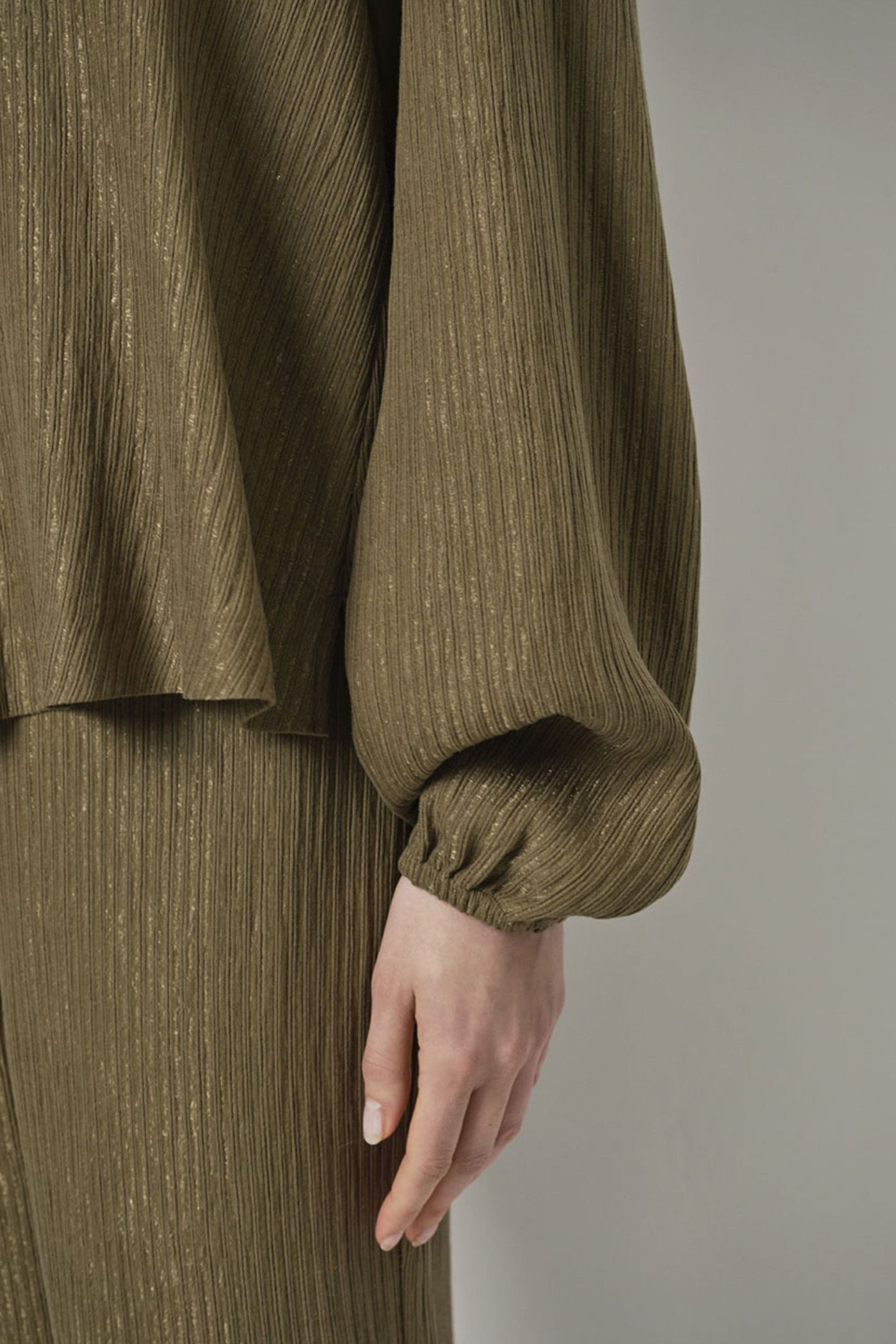 STARDOM V-NECK TOP OLIVE BALSAMIC 5