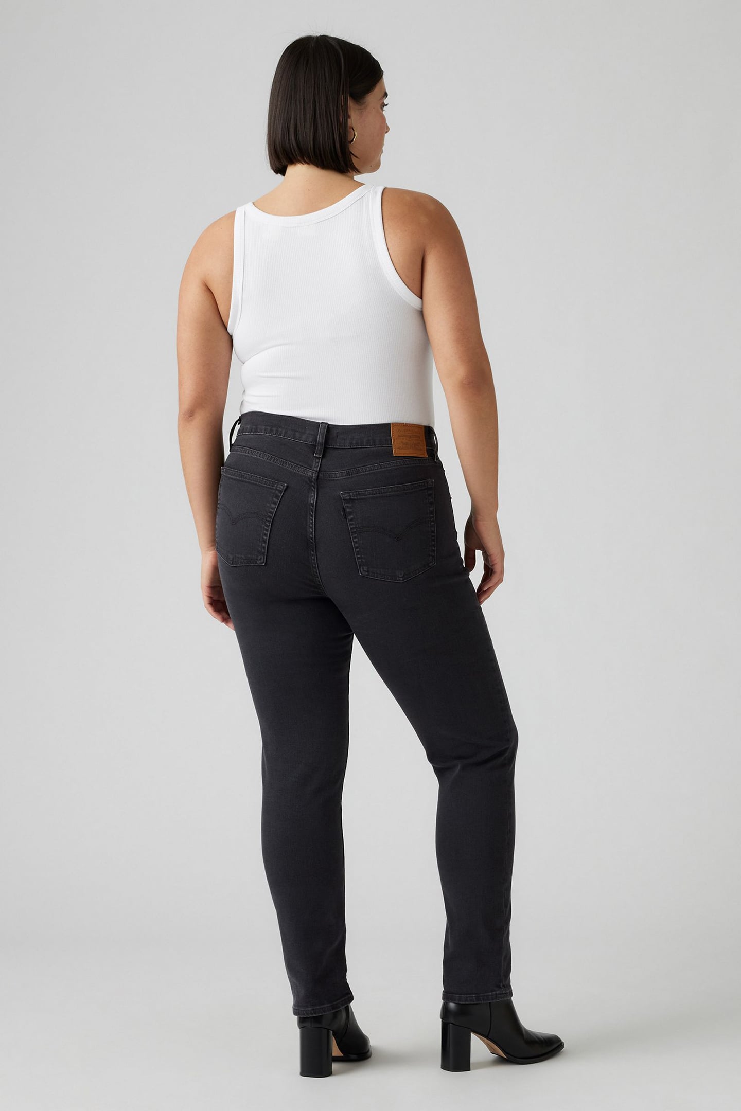 724 HIGH RISE STRAIGHT BLACK WORN IN 3