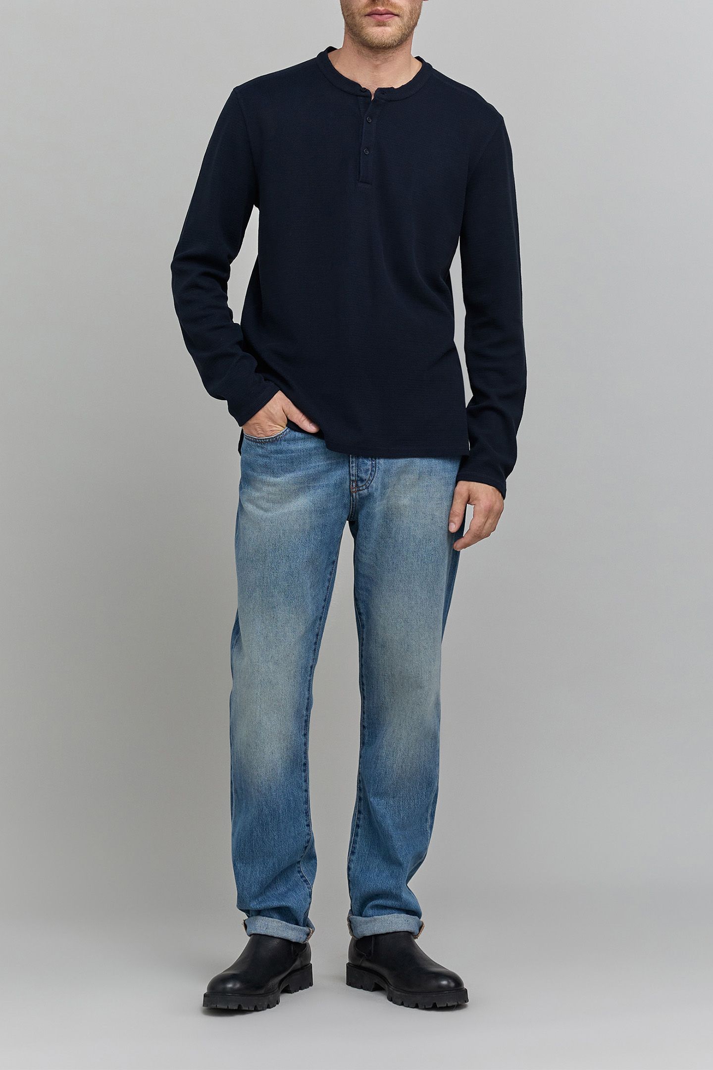 NAVY EMBOSSED MESH T-SHIRT 3