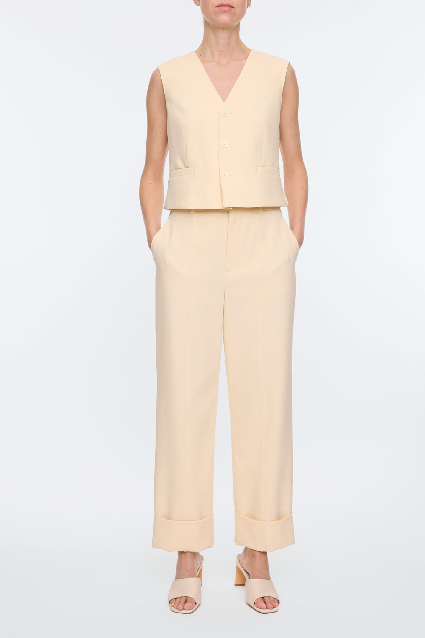 ROUND TAILOR BEIGES 2