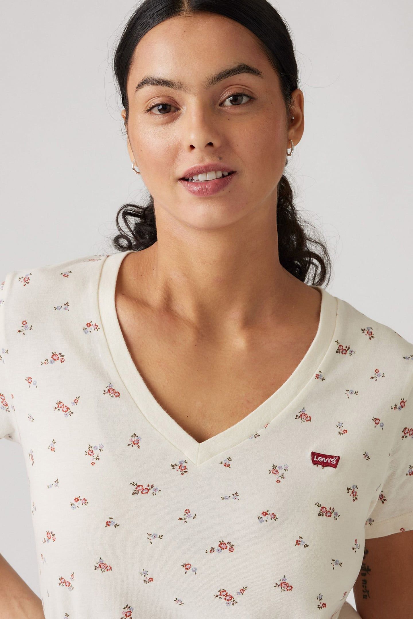PERFECT VNECK LOU DITSY FLORAL-V4 EGRET COTTON 6
