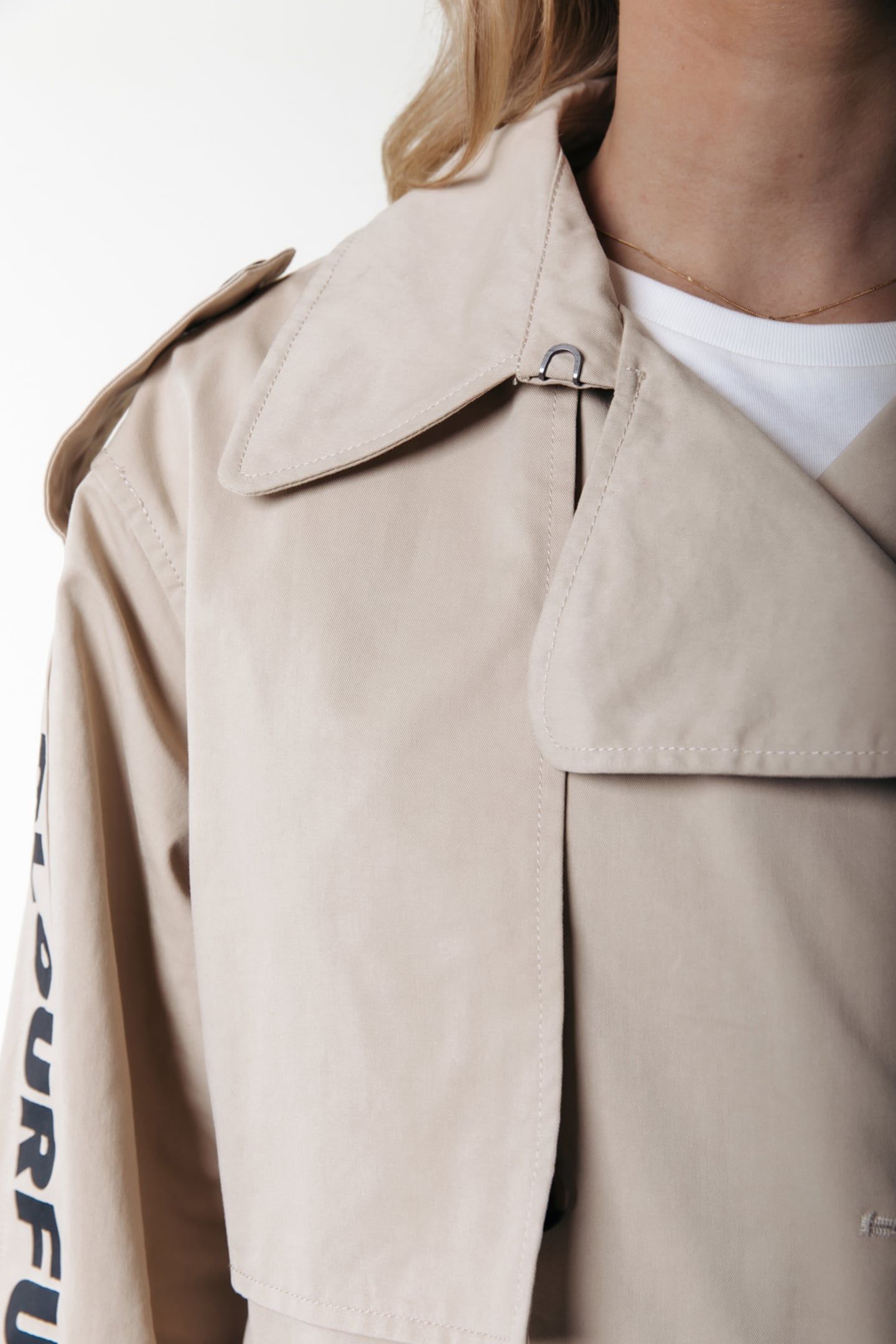 KAIA BRANDED TRENCHCOAT LIGHT SAND 4