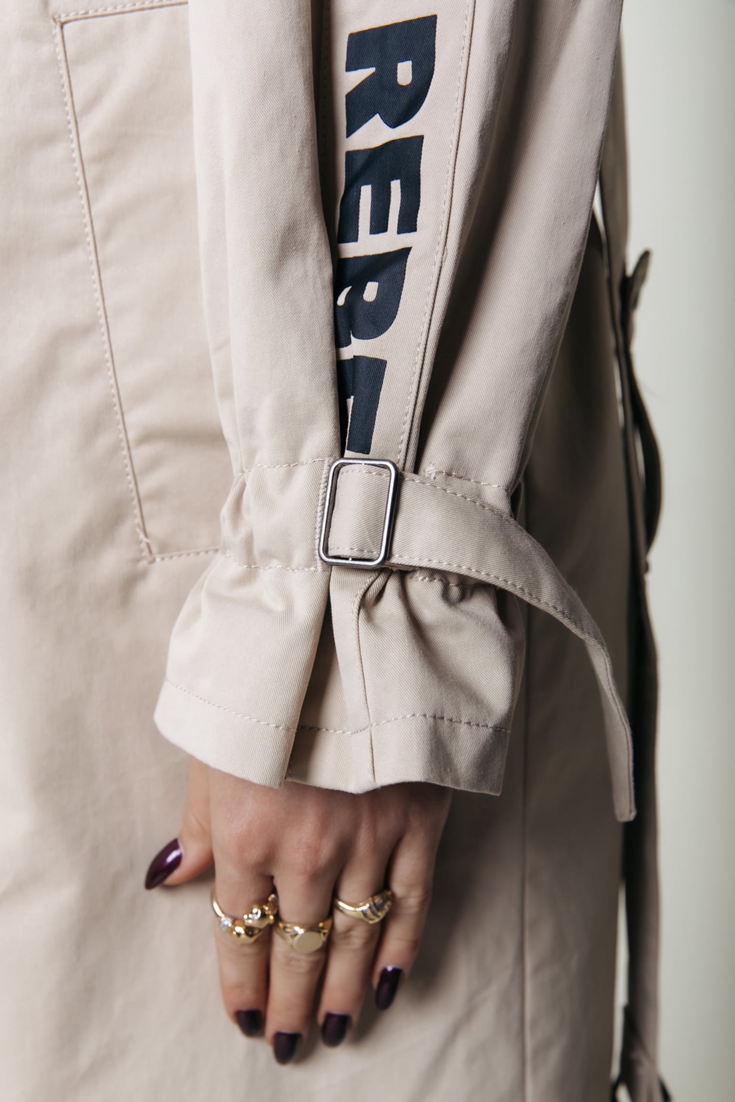 KAIA BRANDED TRENCHCOAT LIGHT SAND 6