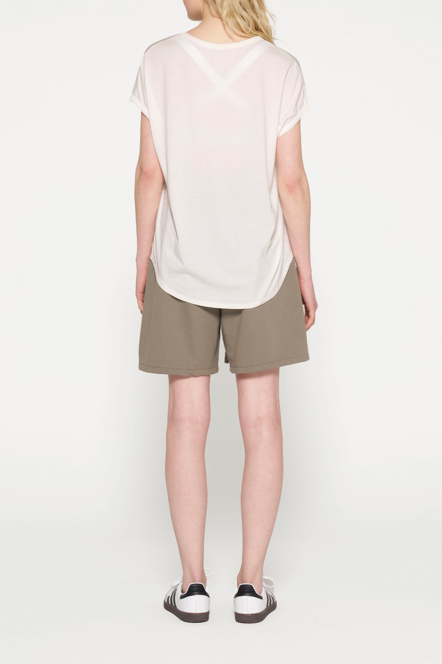 V-NECK TEE MEDAL ECRU 3