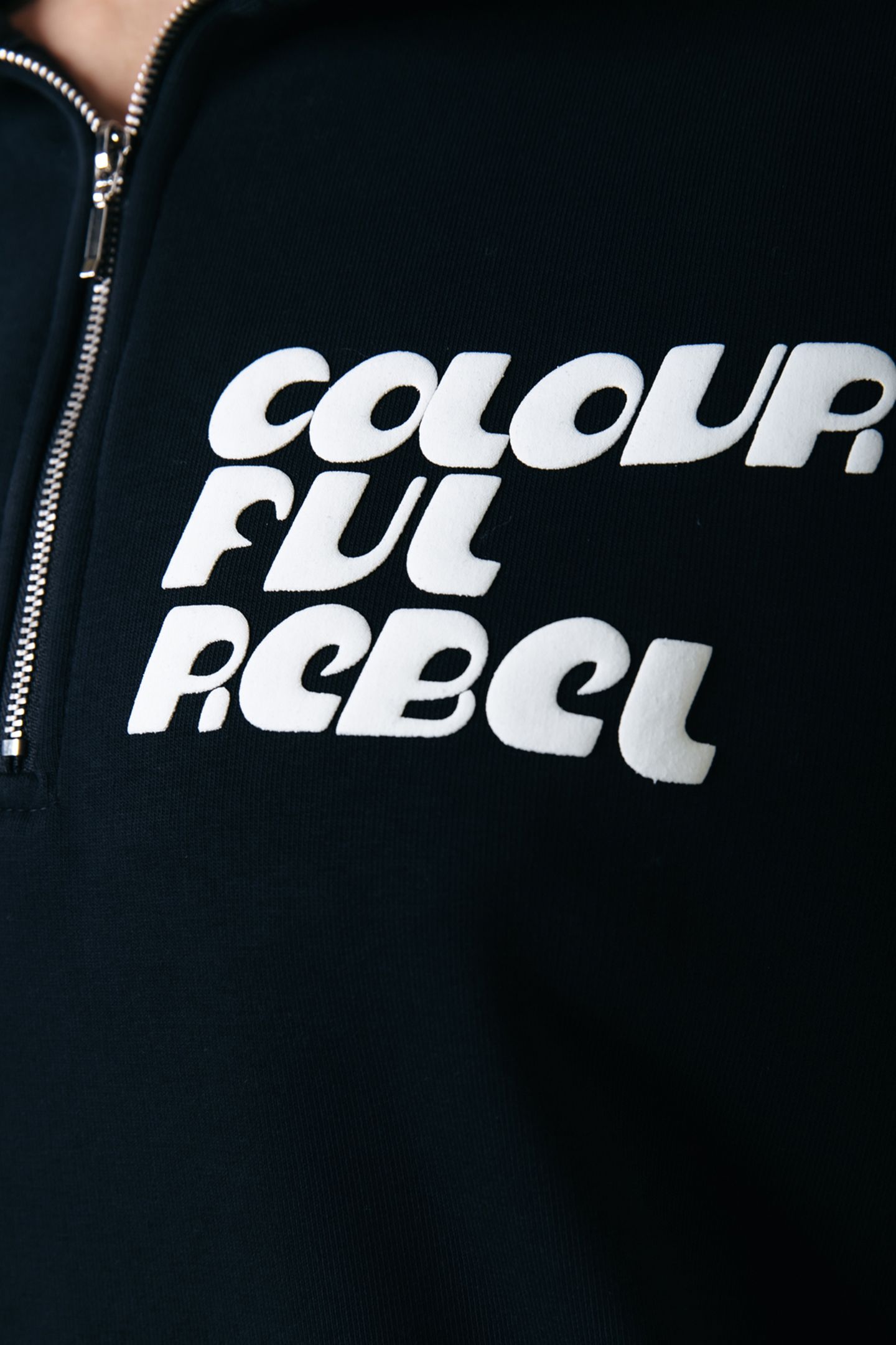 UNI LOGO RELAXED ZIP SWEAT BLACK 3
