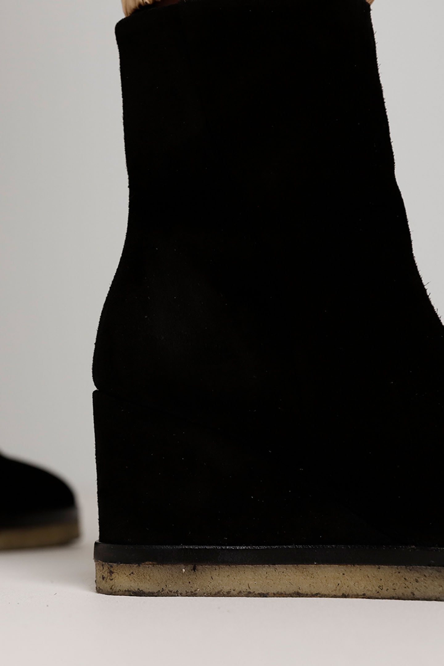 AURA MILEY BLACK 3