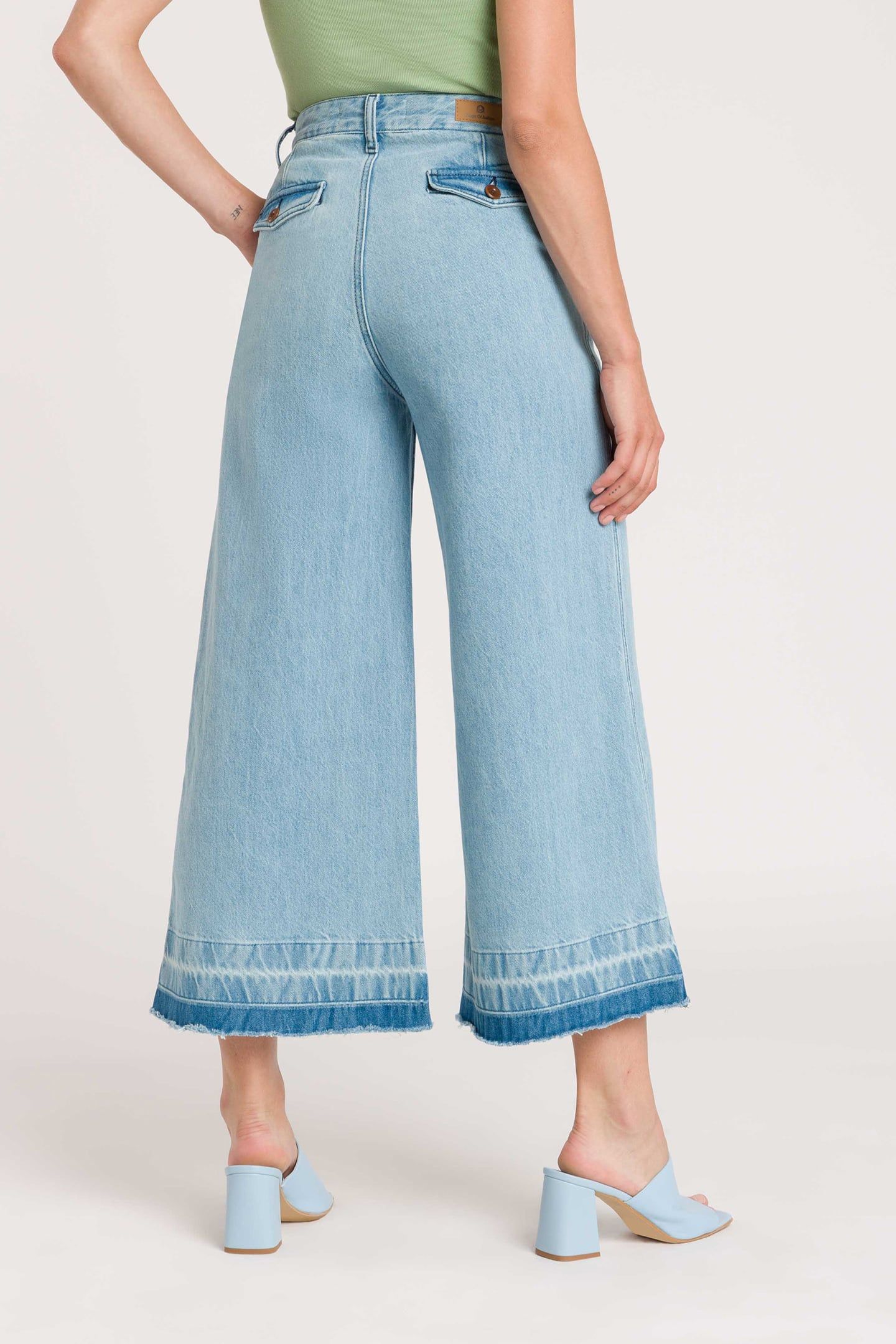 LILIBET CROPPED BLUE REEF SUPER LIGHT USED 2