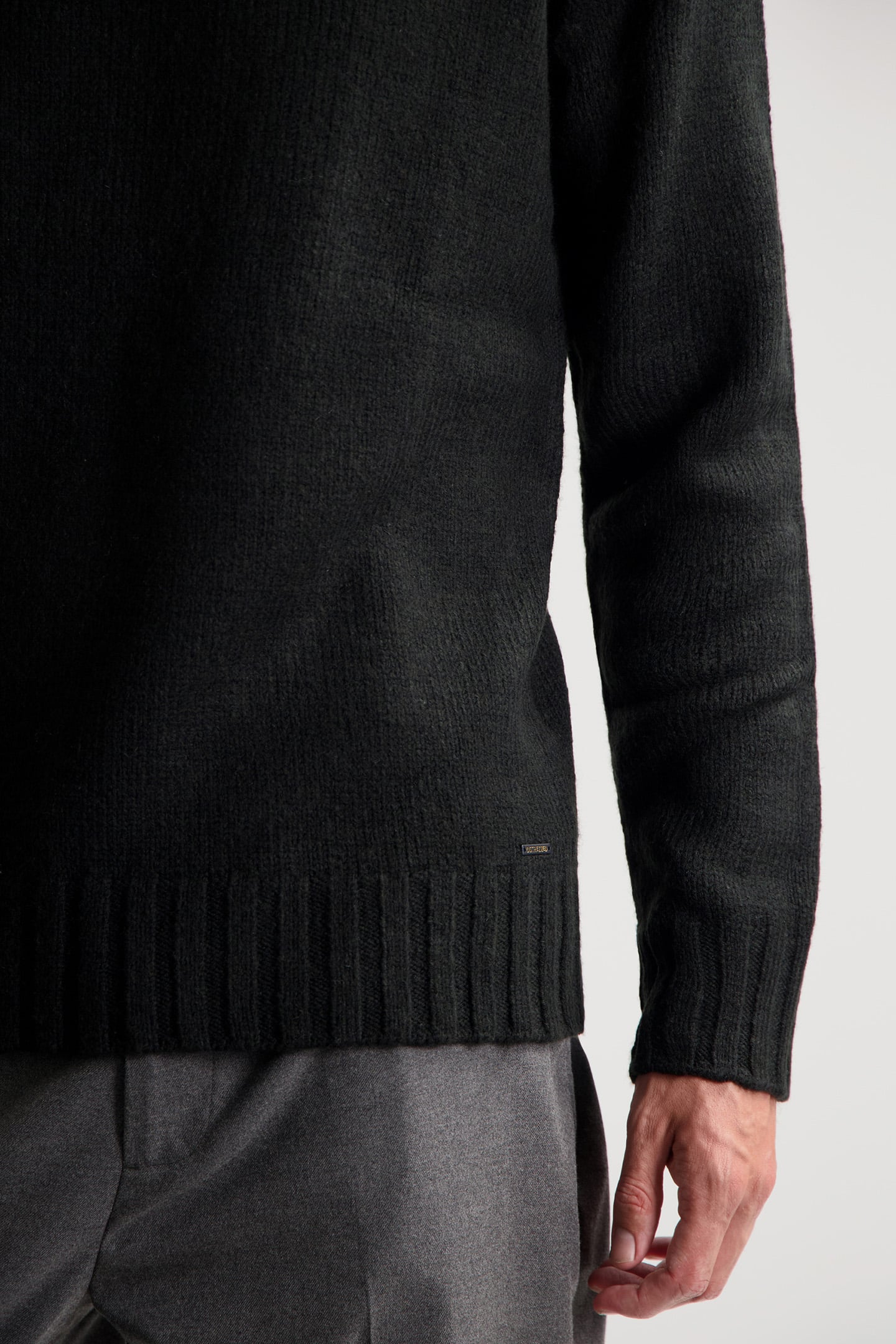 DS_PER CREWNECK BLACK 5