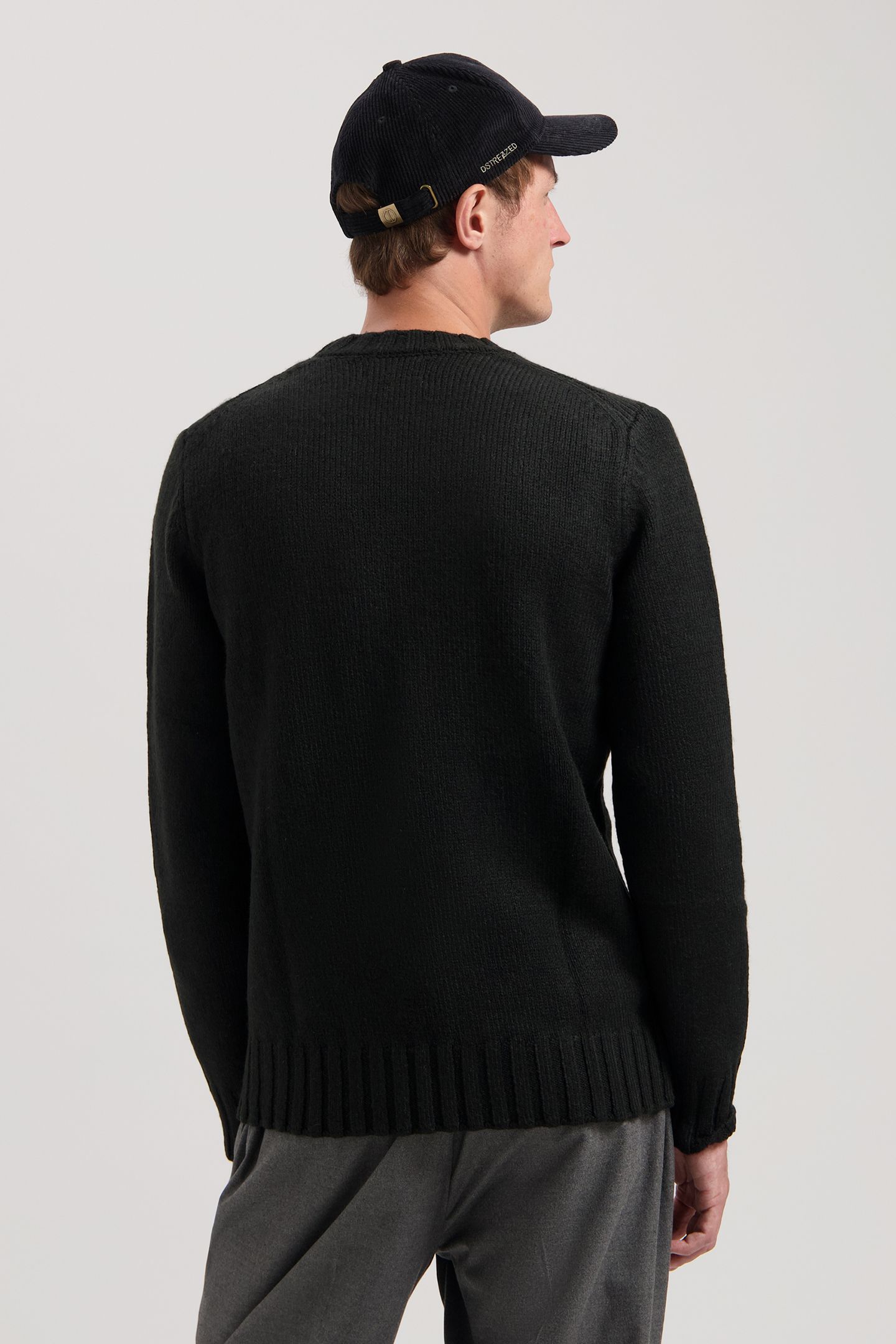 DS_PER CREWNECK BLACK 2
