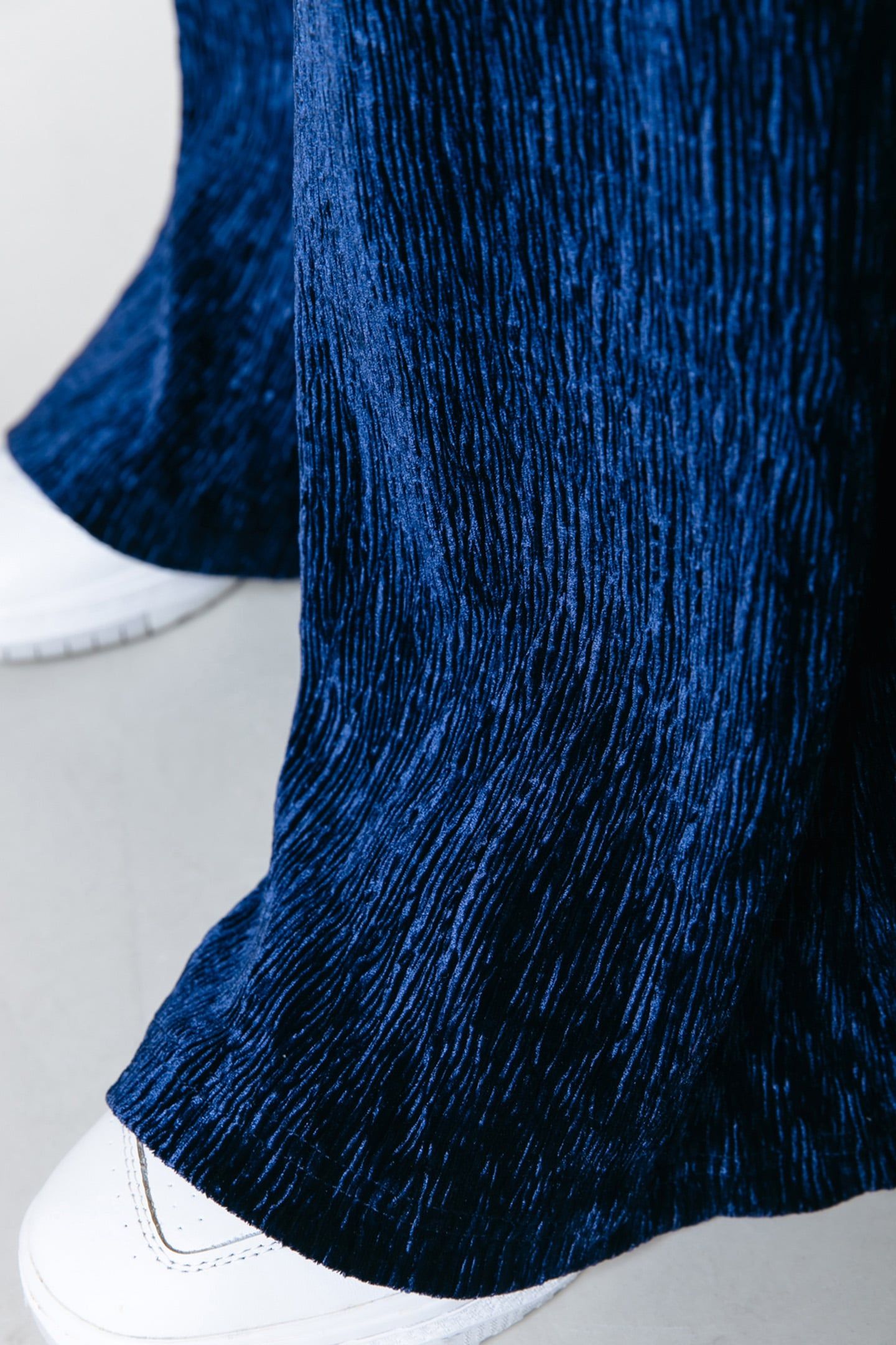 STRUCTURE VELVET EXTRA FLARE PANTS PEACOAT BLUE 3