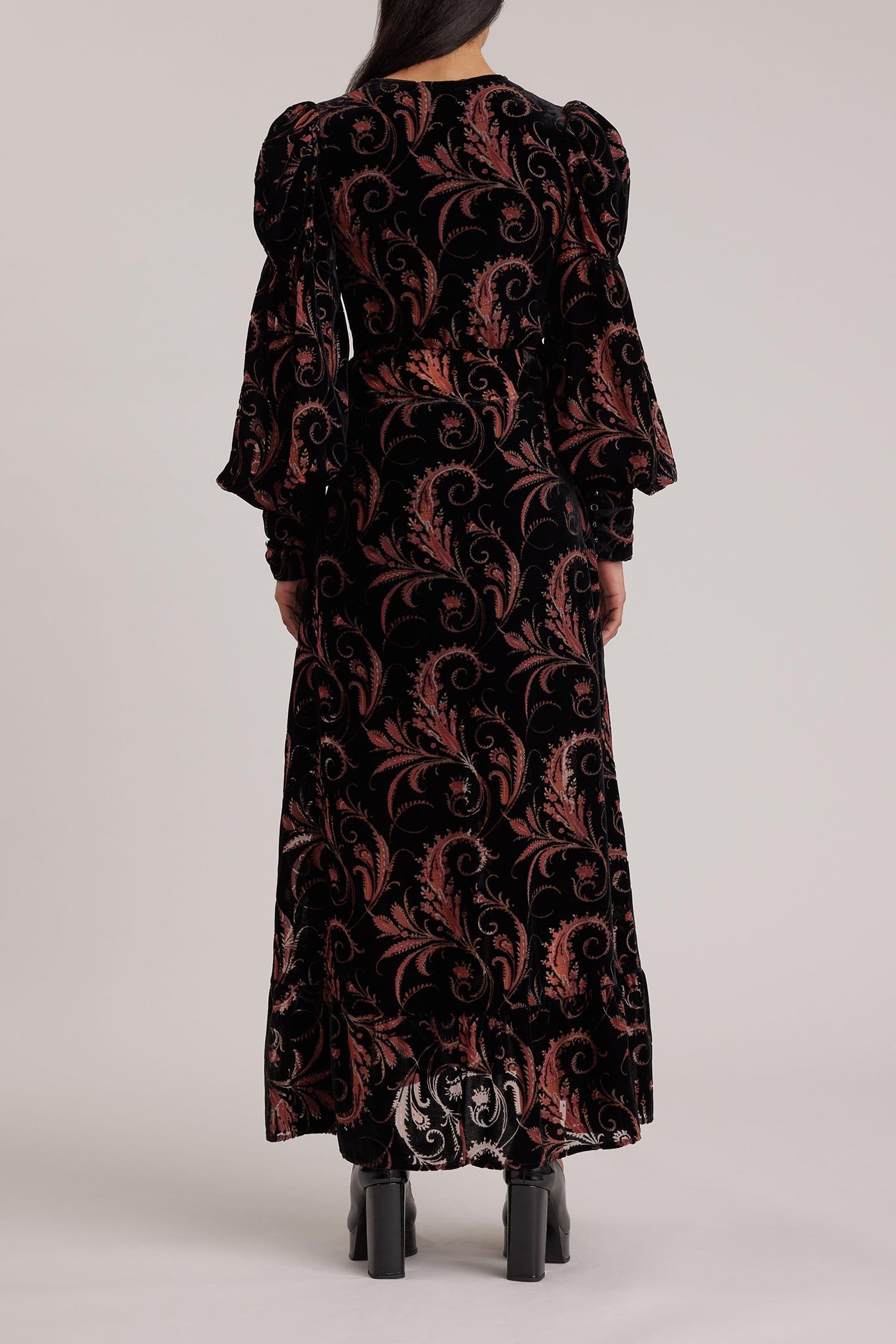 ALBINE ROBE BLACK 2