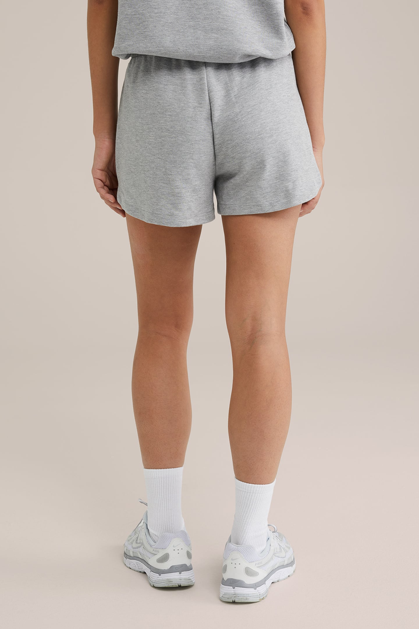 SHORT LIGHT GREY 2