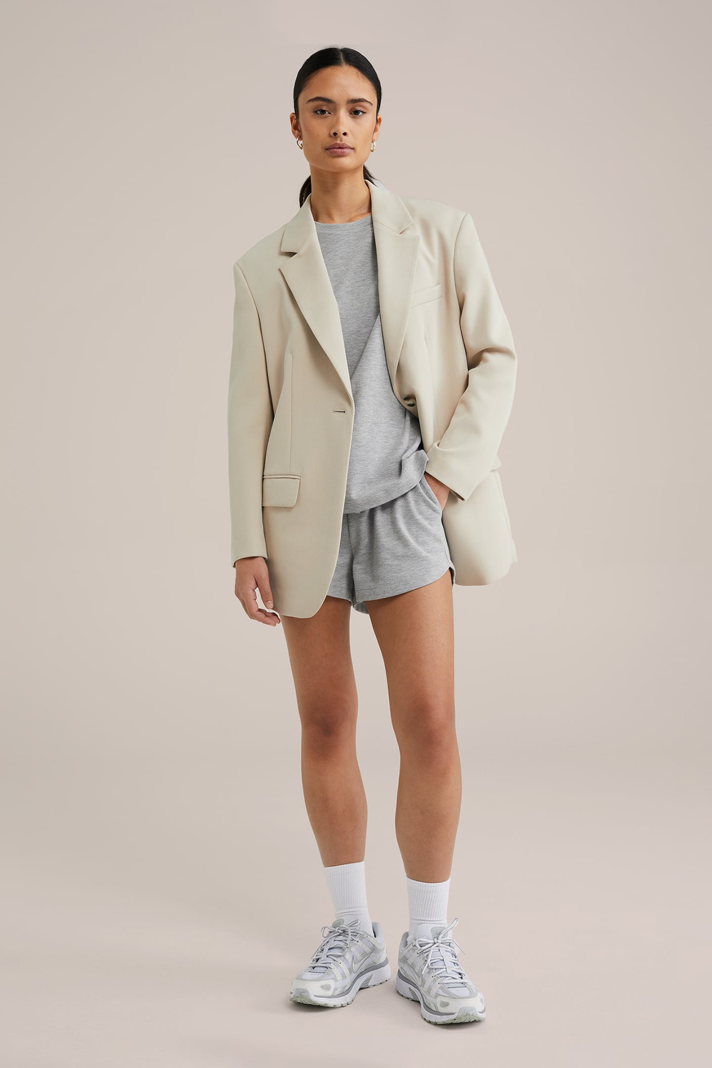 SHORT LIGHT GREY 3