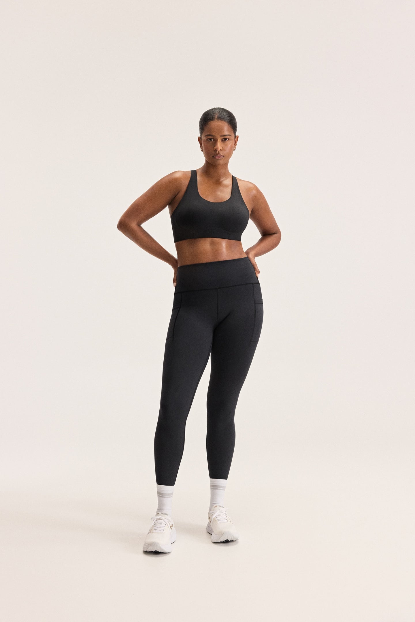 SLEEK POCKET HIGH RISE LEGGING BLACK (BK) 1