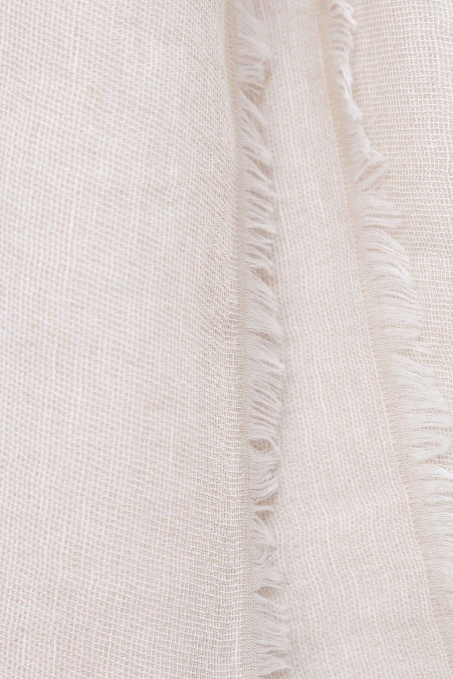 BEIGE SEMI-PLAIN SCARF WITH FRINGED EDGES 3