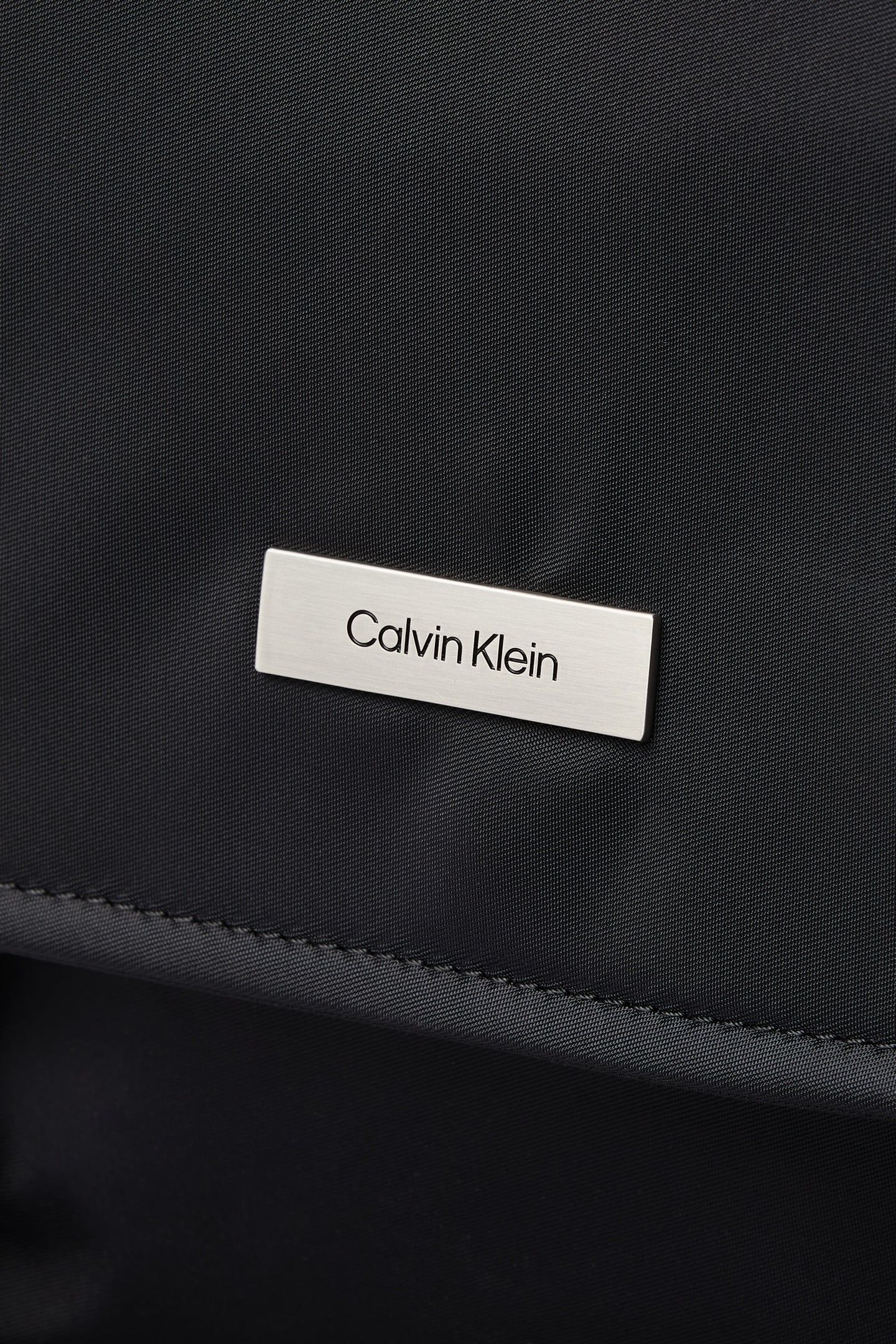 SLEEK SMALL MESSENGER BLACK 5