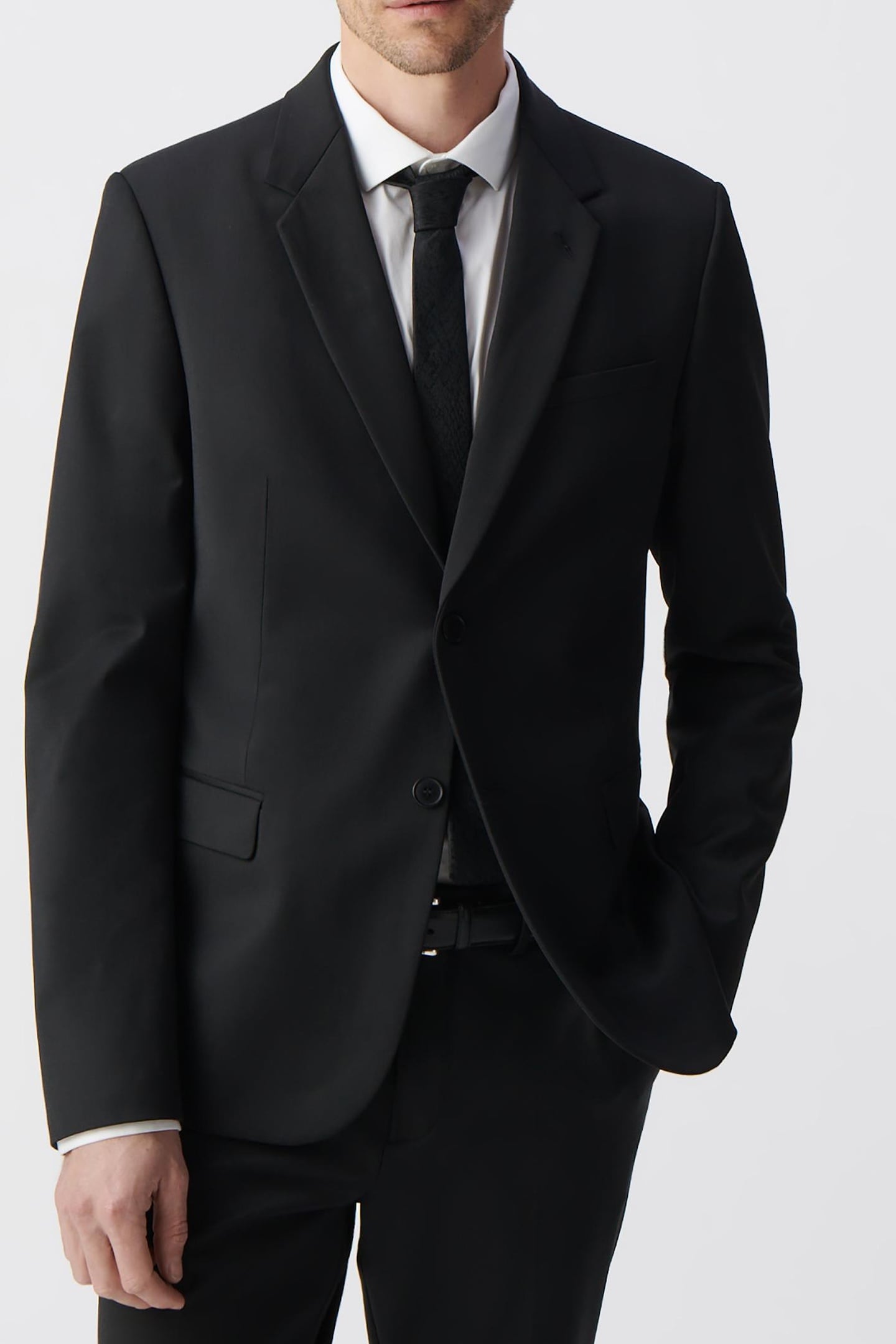 BLACK TRAVEL SUIT JACKET 2