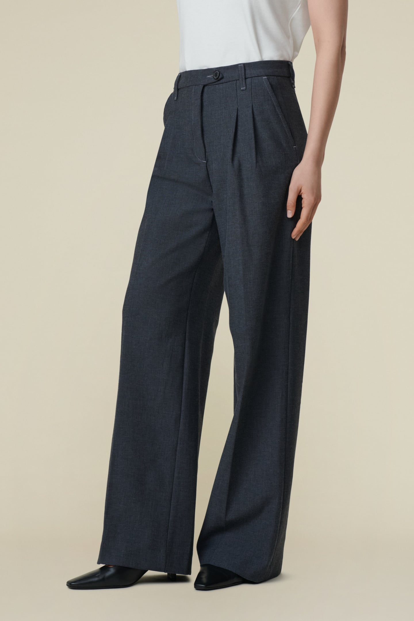 WANDA SUIT GREY 2