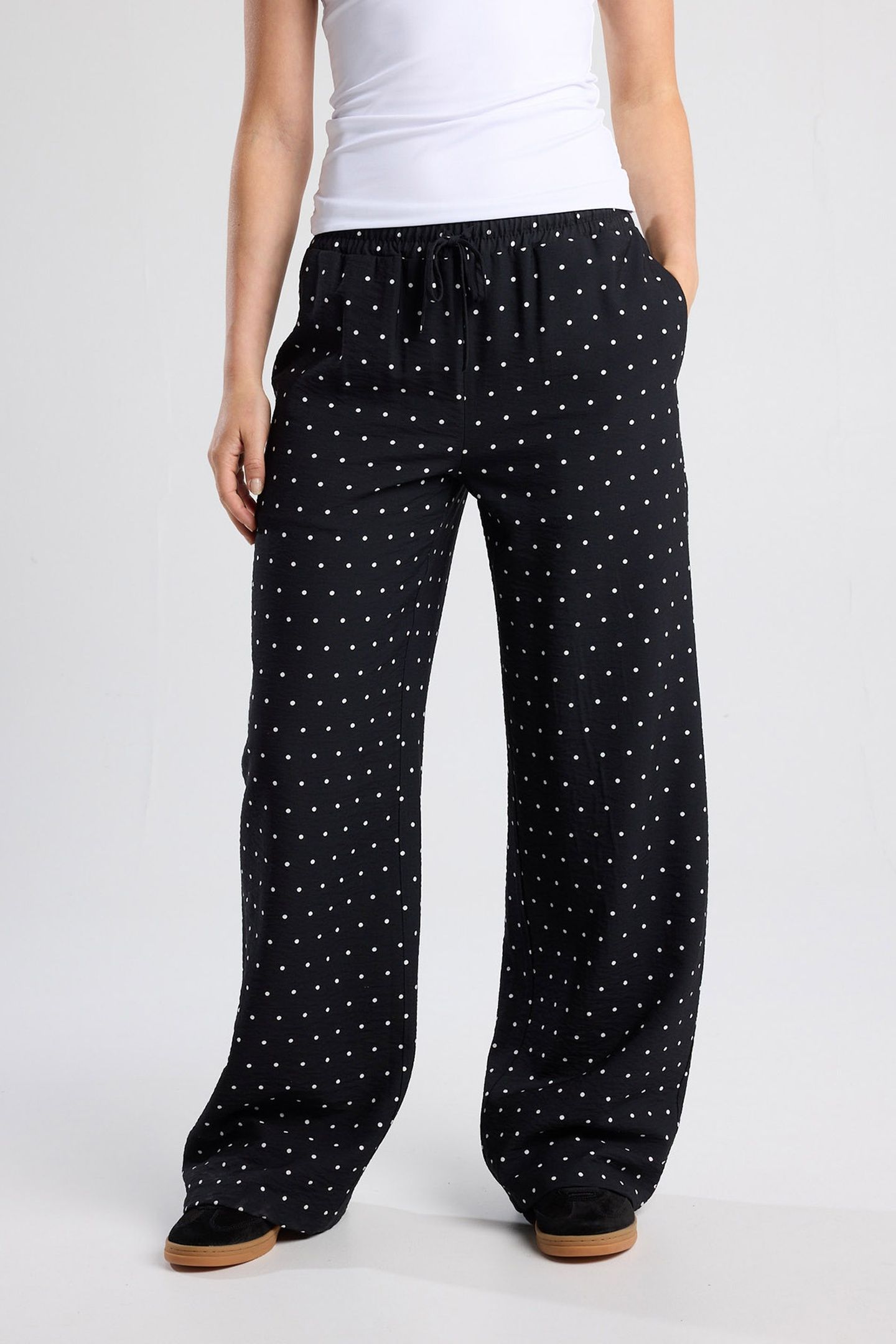 PINA BLACK 1