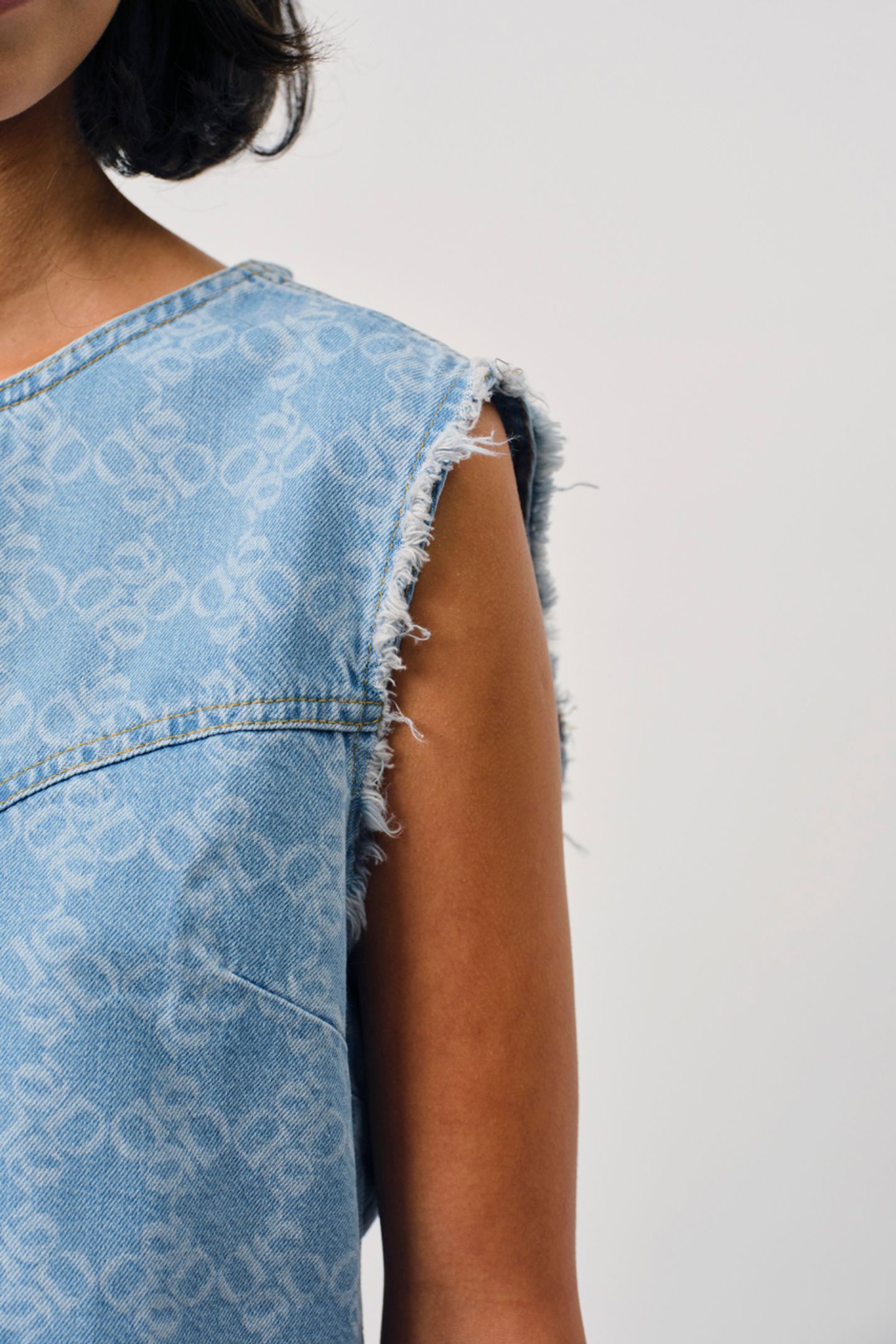 LAIA MONOGRAM JEANS TOP SKYWASH BLUE 8
