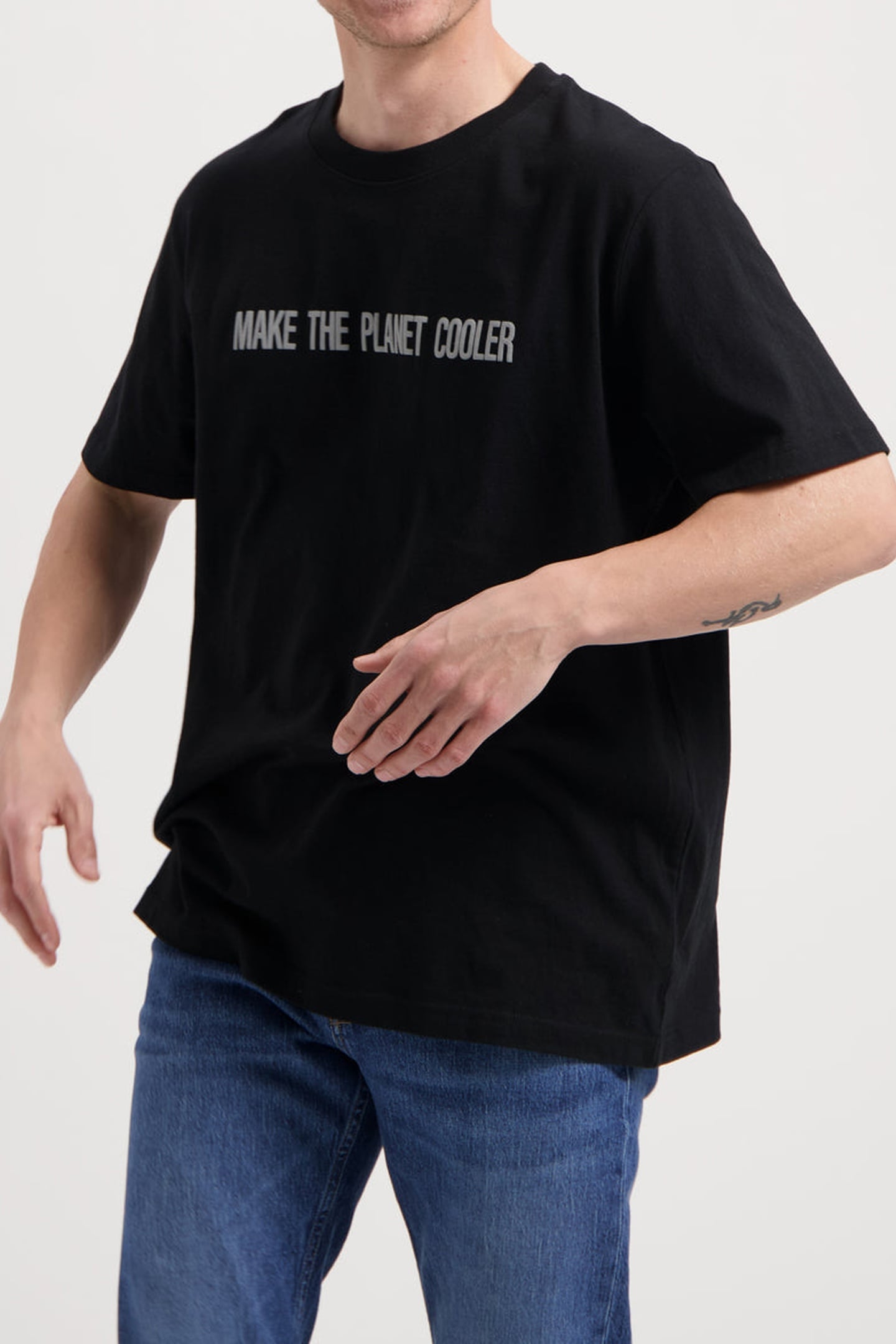 ROBIN TEE BLACK 6