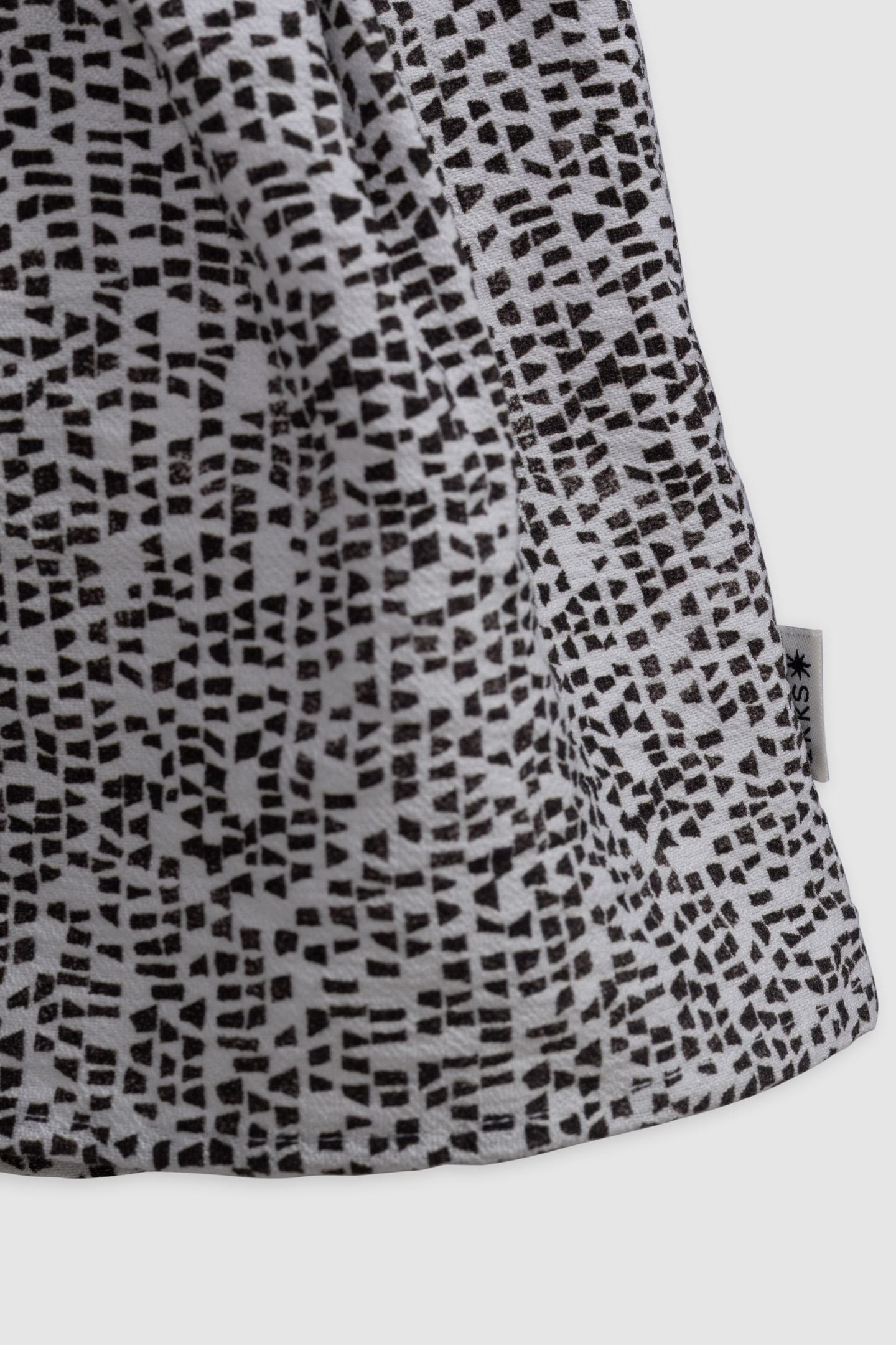 BLACK GRAPHIC PRINT MAXI DRESS 4