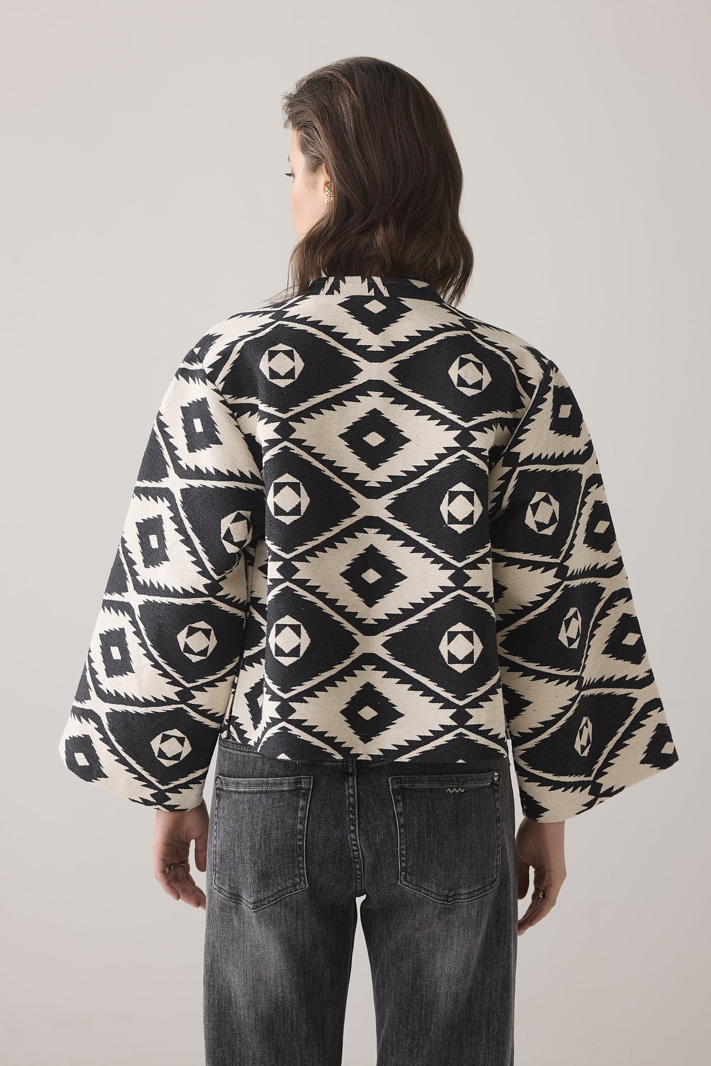 SHORT ROUND NECK JACKET GEO AZTEK BLACK 2