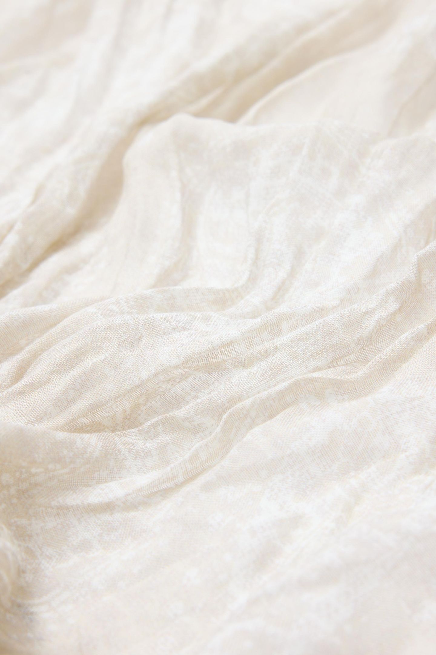 PAISLEY MOTIF DIAMOND SCARF CHALK 3