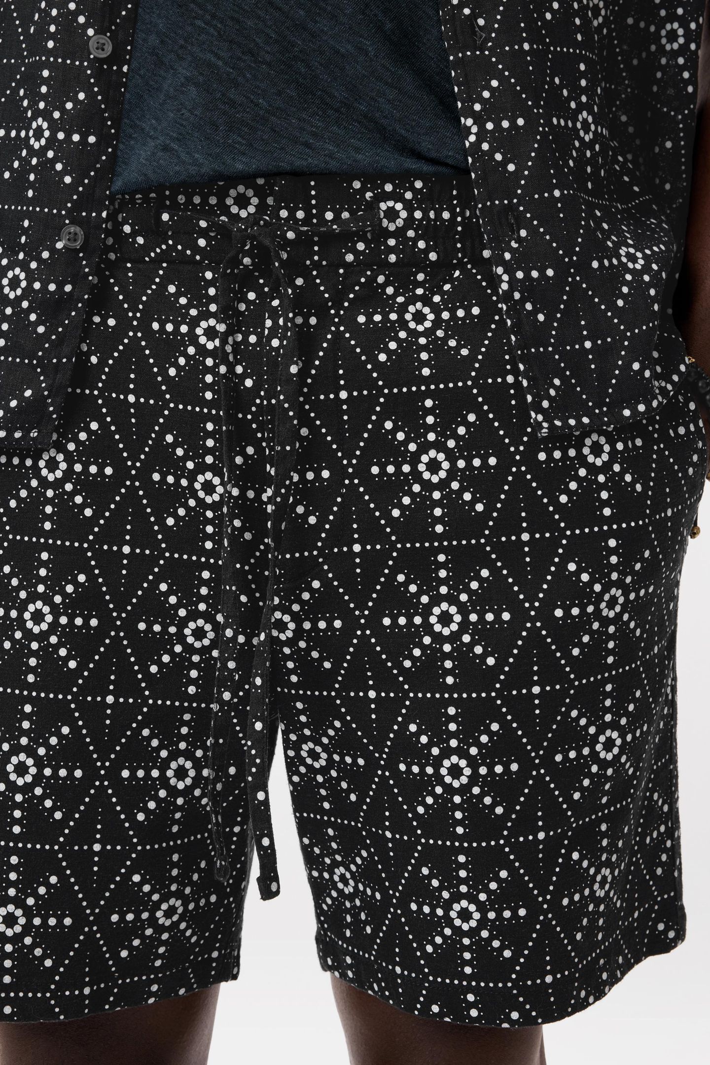 DARYL DRAW STRING SHORTS WITH BACK WELT BLACK 3