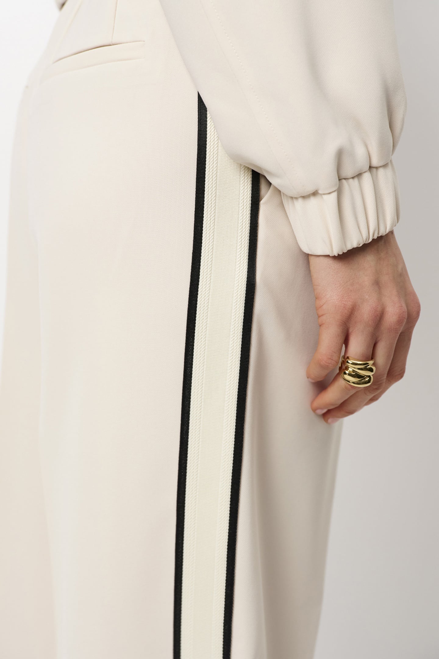 HUSH TAPED TAILORED PANTS OATMEAL CREAM 4