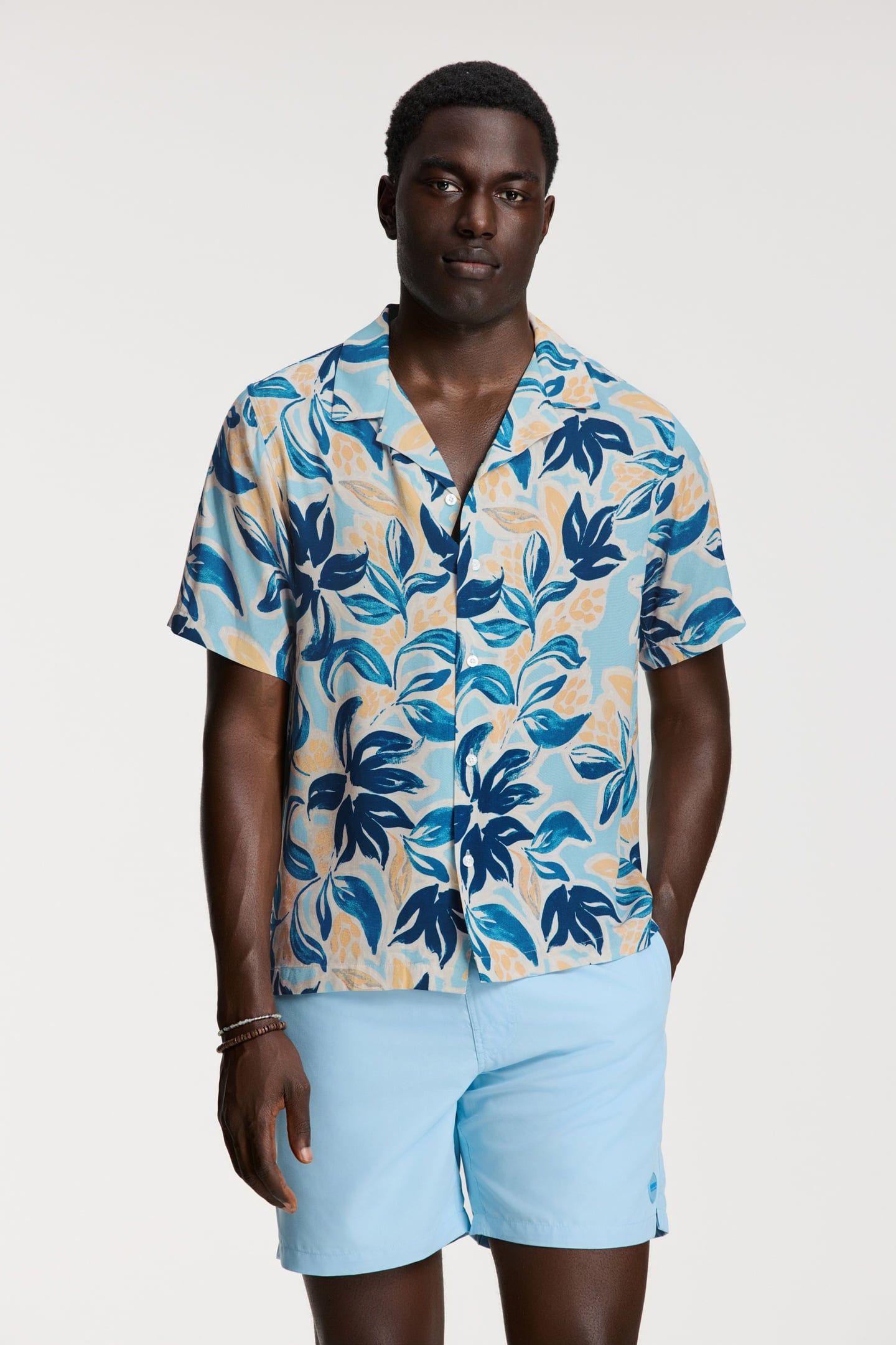 VIC SHORT SLEEVE SHIRT FLORAL LEAFS BLUE SKY FLORAL LEAFS 3
