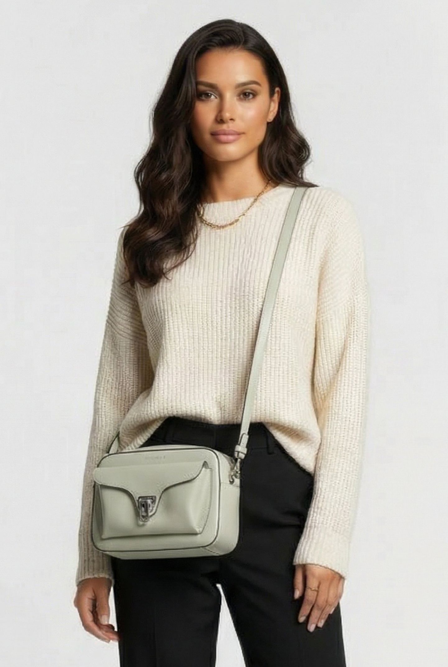 CROSS BODY BAG WITH CHAIN IN LIGHT GREEN 1