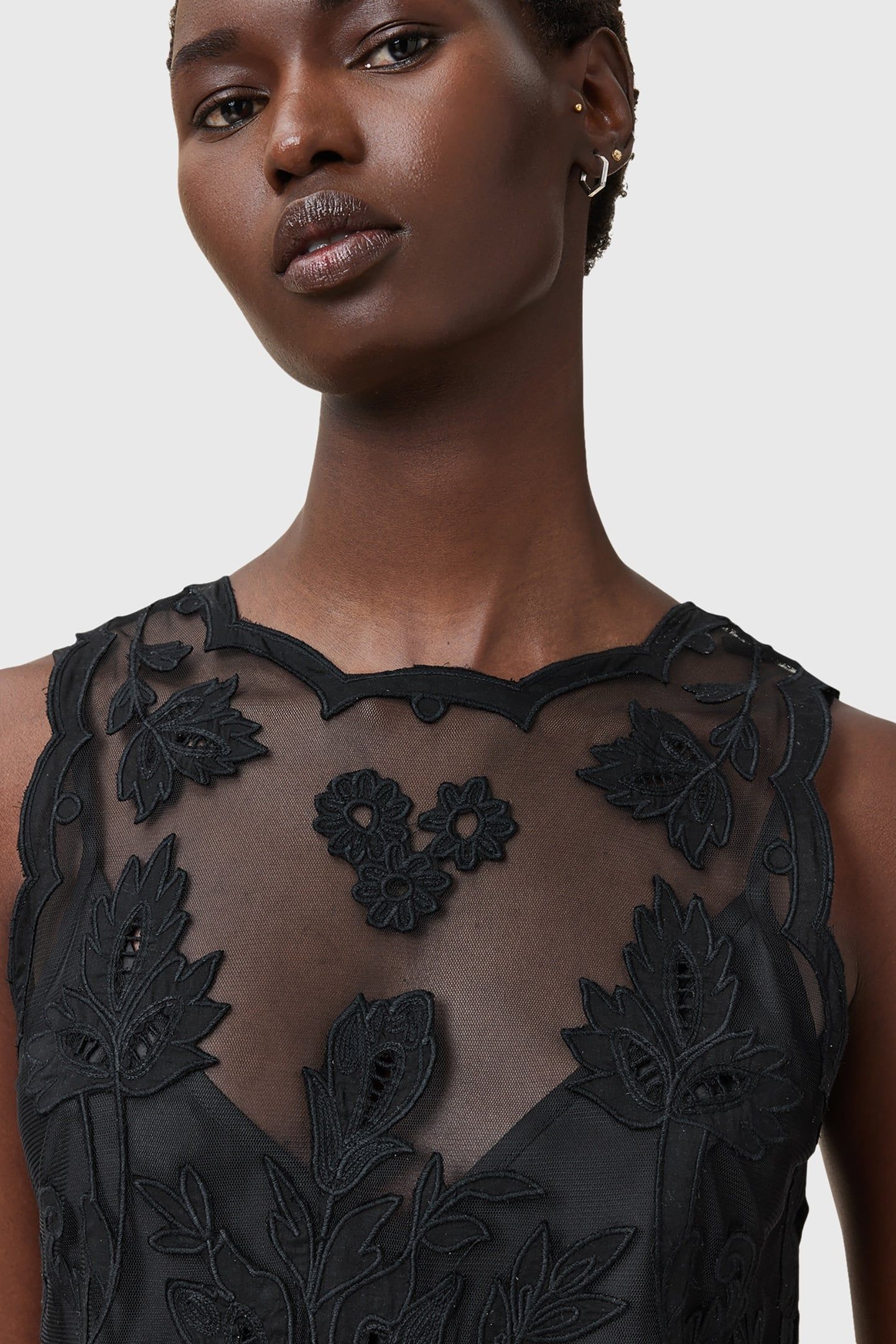 RYE EMB DRESS BLACK 10