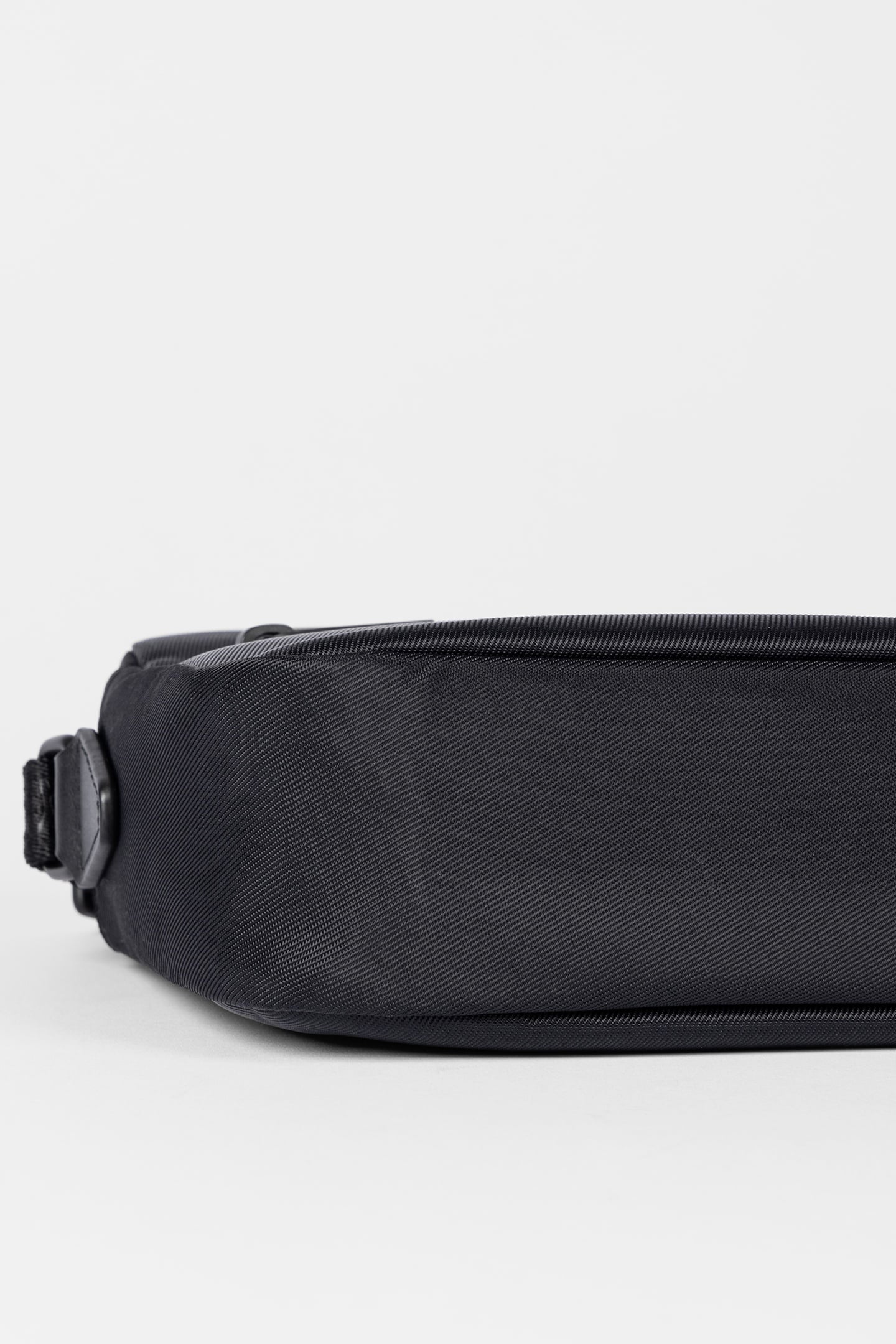 BAG XBODY BLACK 6