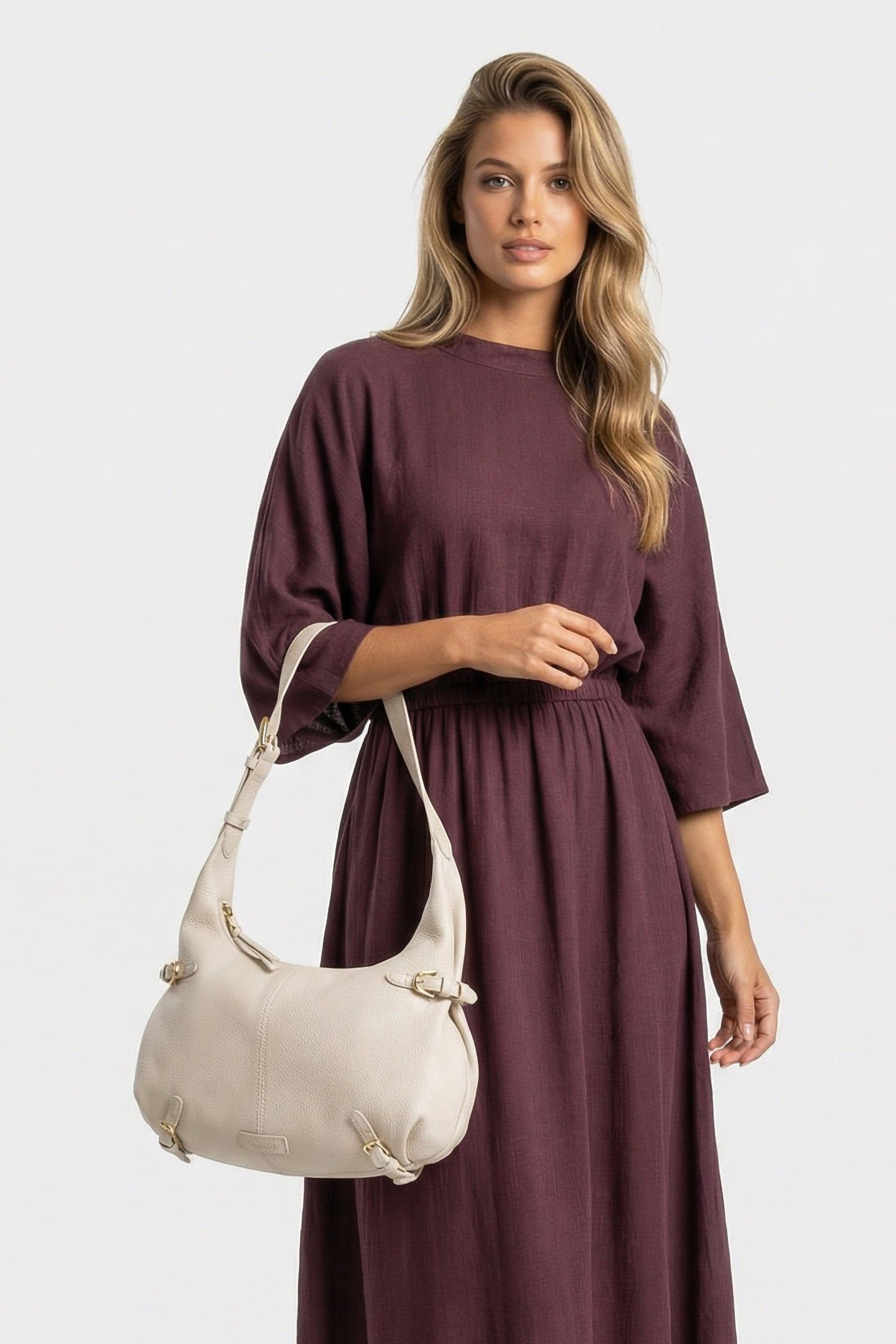 LARGE LEATHER SHOULDER BAG IN CREAM 1
