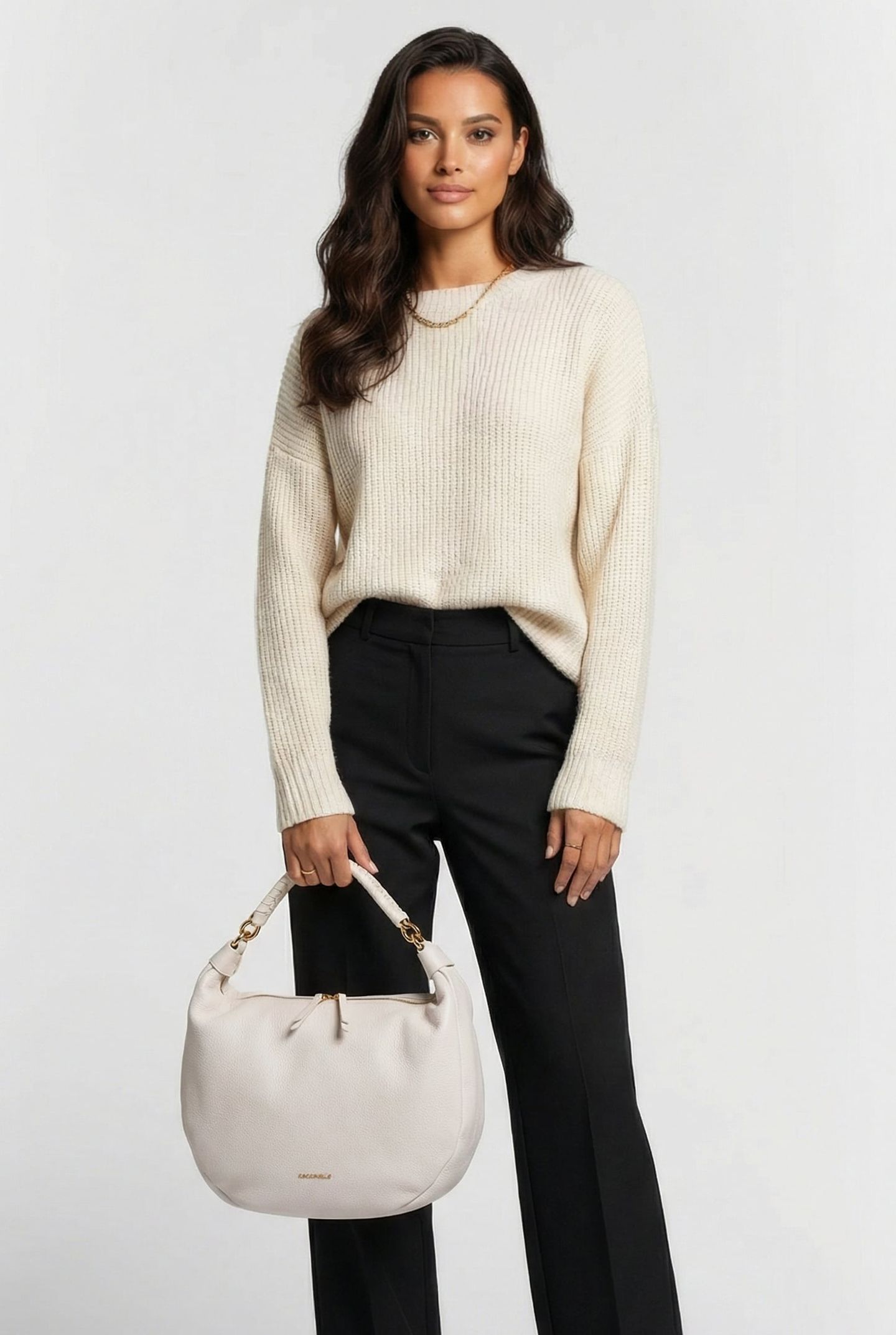 LEATHER MEDIUM SHOULDER BAG IN WHITE 1