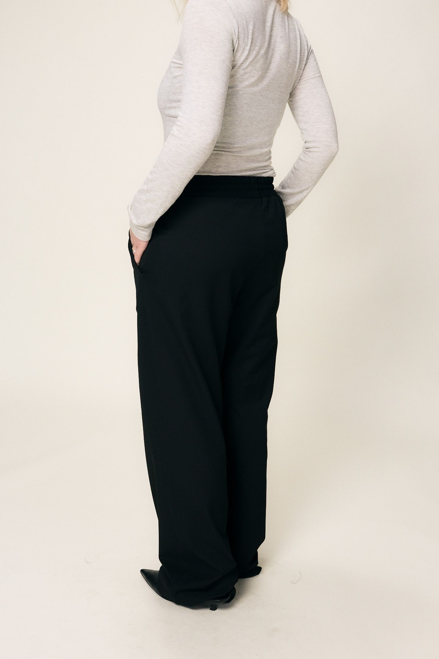 JASMINE BLACK 3